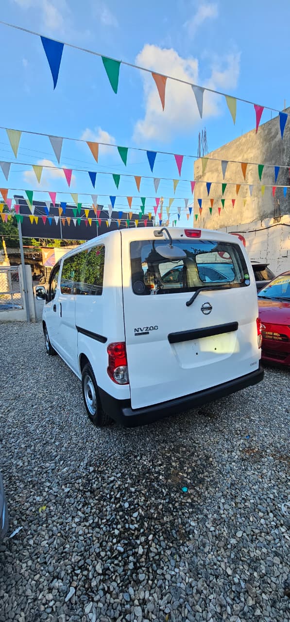 Nissan NV200  año 2020  Inicial 300000 precio 890000 Foto 7304918-3.jpg