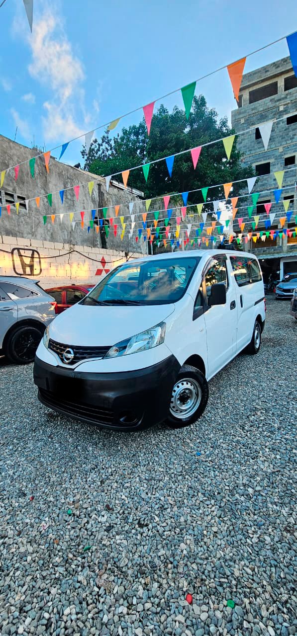 Nissan NV200  año 2020  Inicial 300000 precio 890000 Foto 7304918-4.jpg