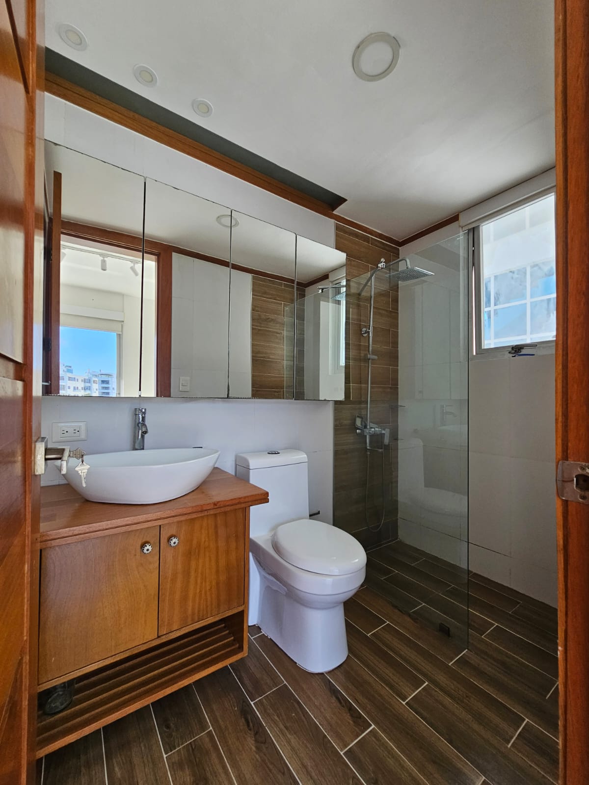 Vive la exclusividad en las alturas  Apartamento en Naco – Piso alto Foto 7305537-13.jpg