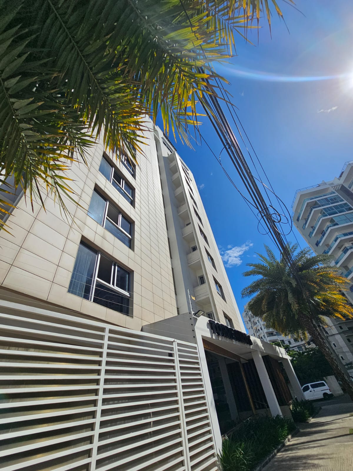 Vive la exclusividad en las alturas  Apartamento en Naco – Piso alto Foto 7305537-2.jpg