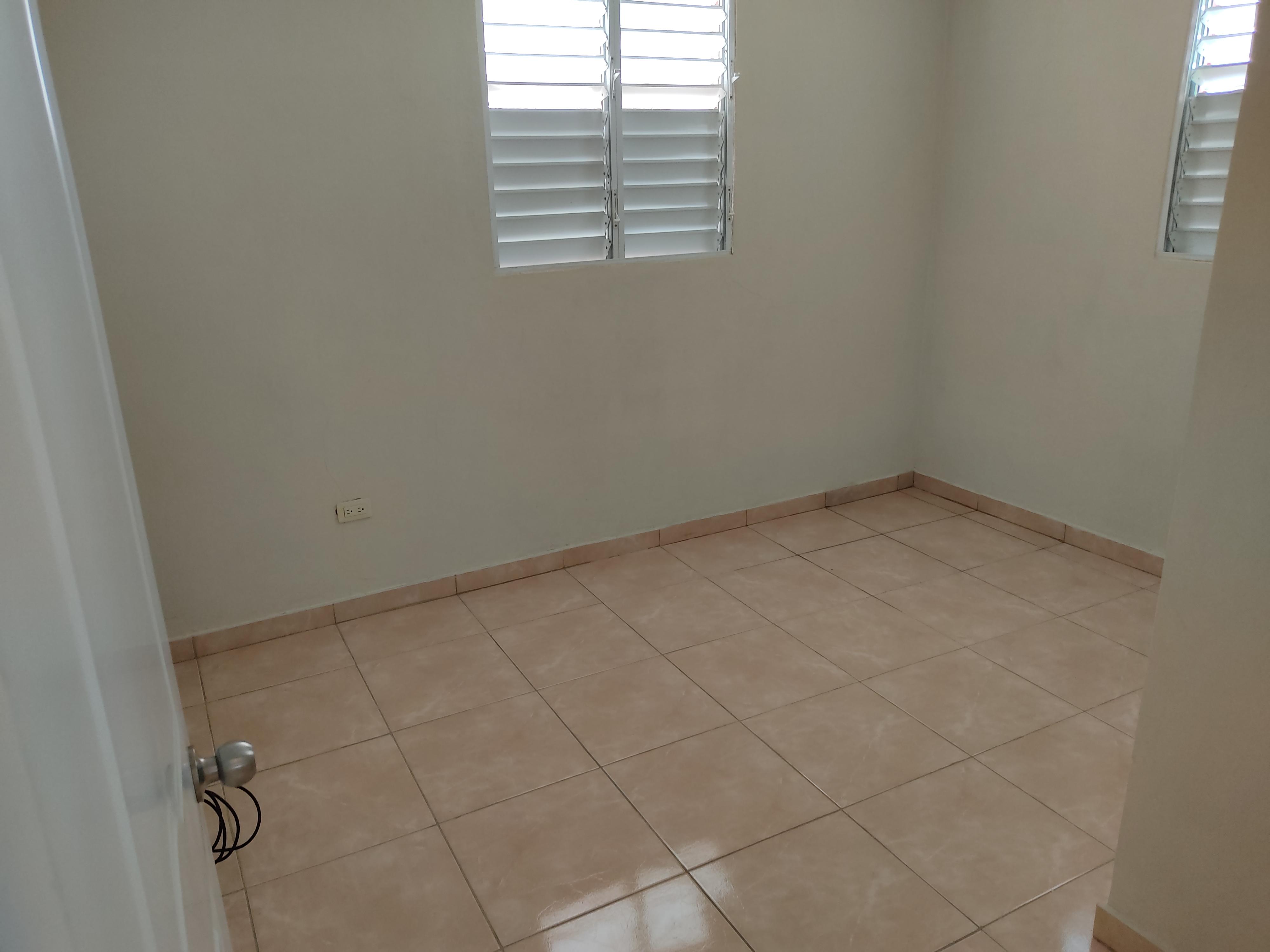 Apartamento próximo a la universidad UAPA  Foto 7305767-5.jpg