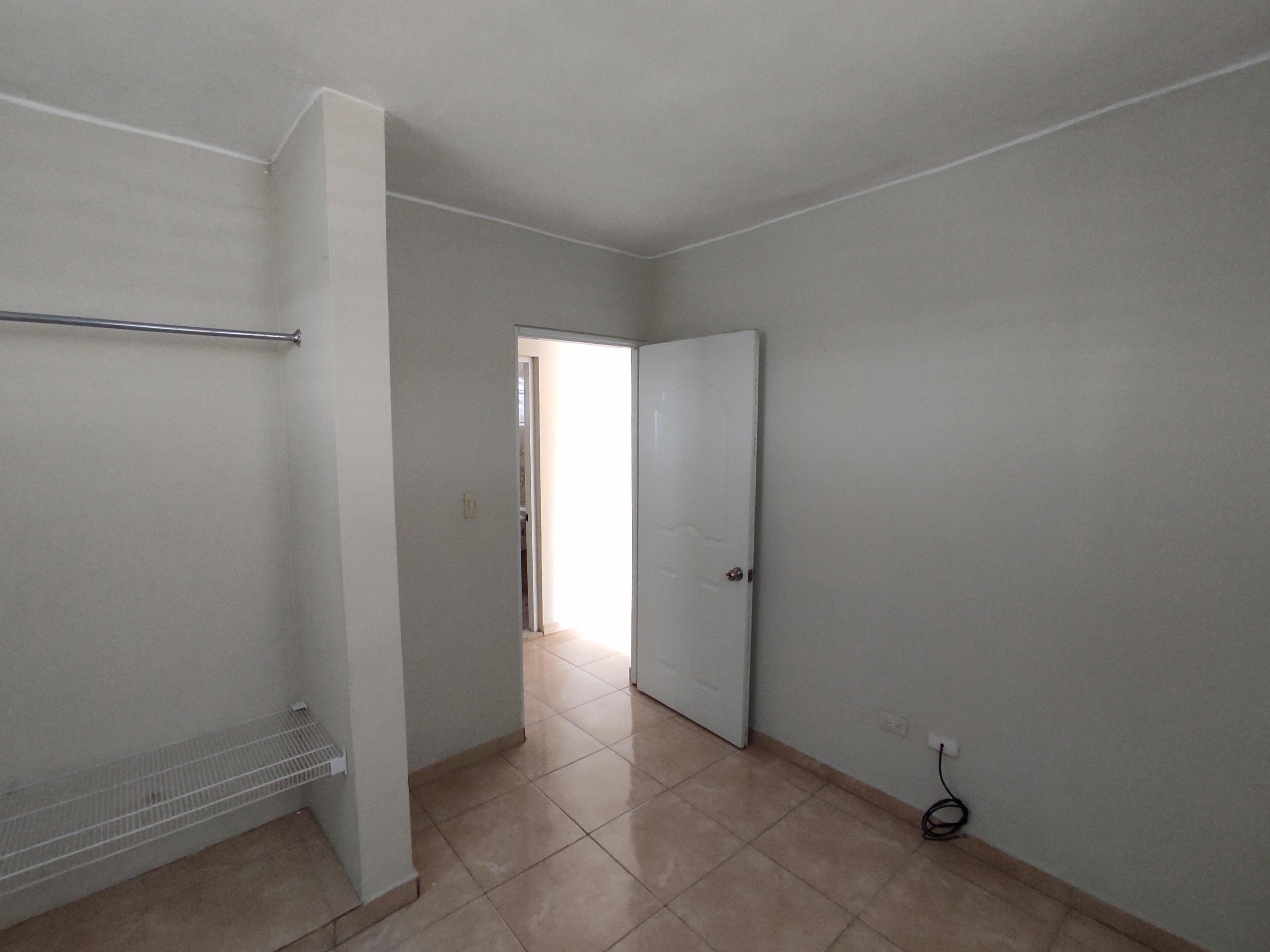 Apartamento próximo a la universidad UAPA  Foto 7305767-9.jpg