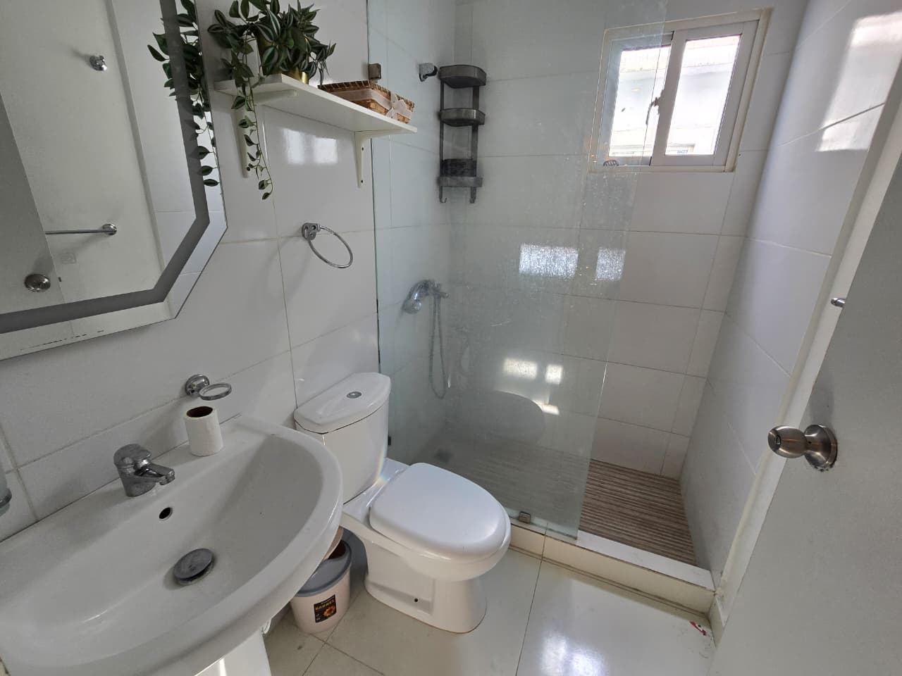 Apartamento con Terraza en Villas Naco Km 13 Autopista Duarte Foto 7305768-9.jpg