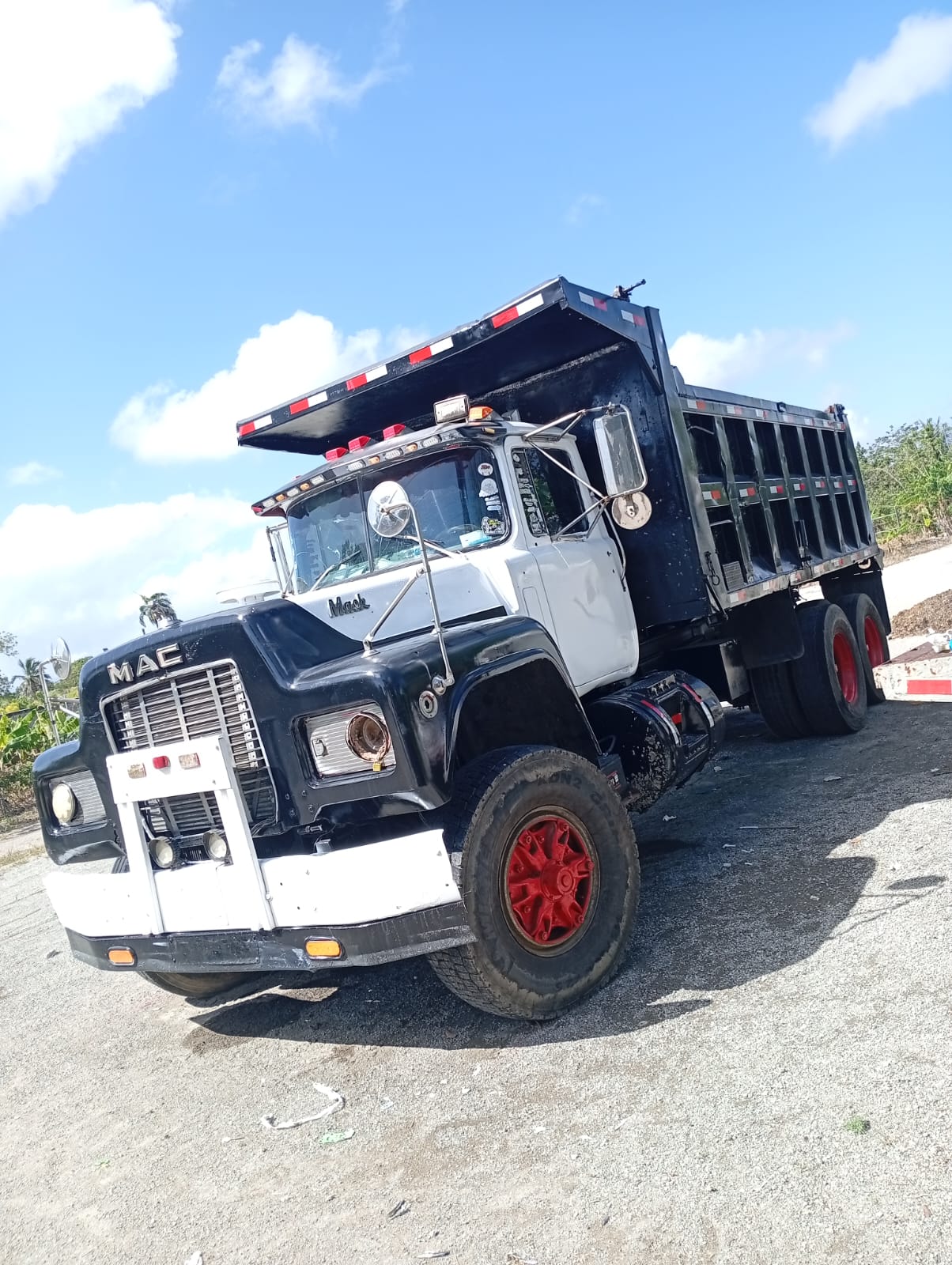 Camion Mack R600 1990 listo para trabajar. Foto 7306502-3.jpg