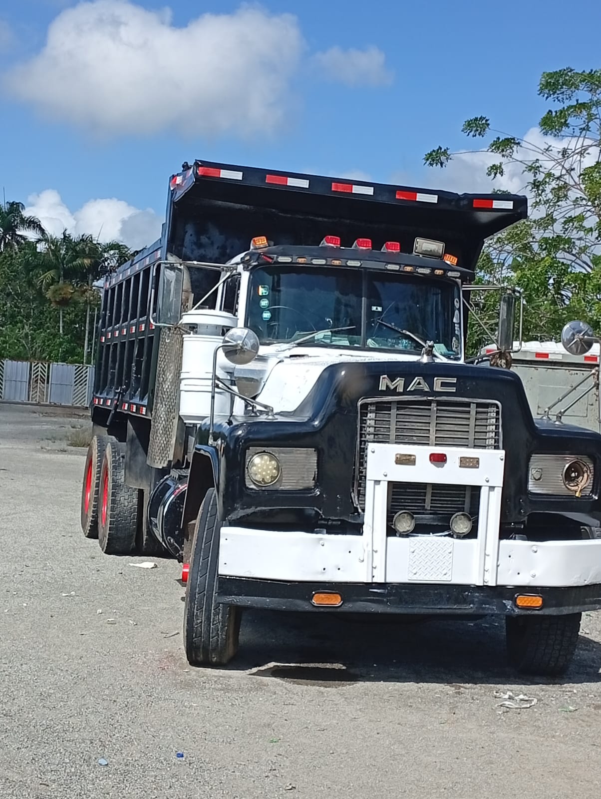 Camion Mack R600 1990 listo para trabajar. Foto 7306502-5.jpg