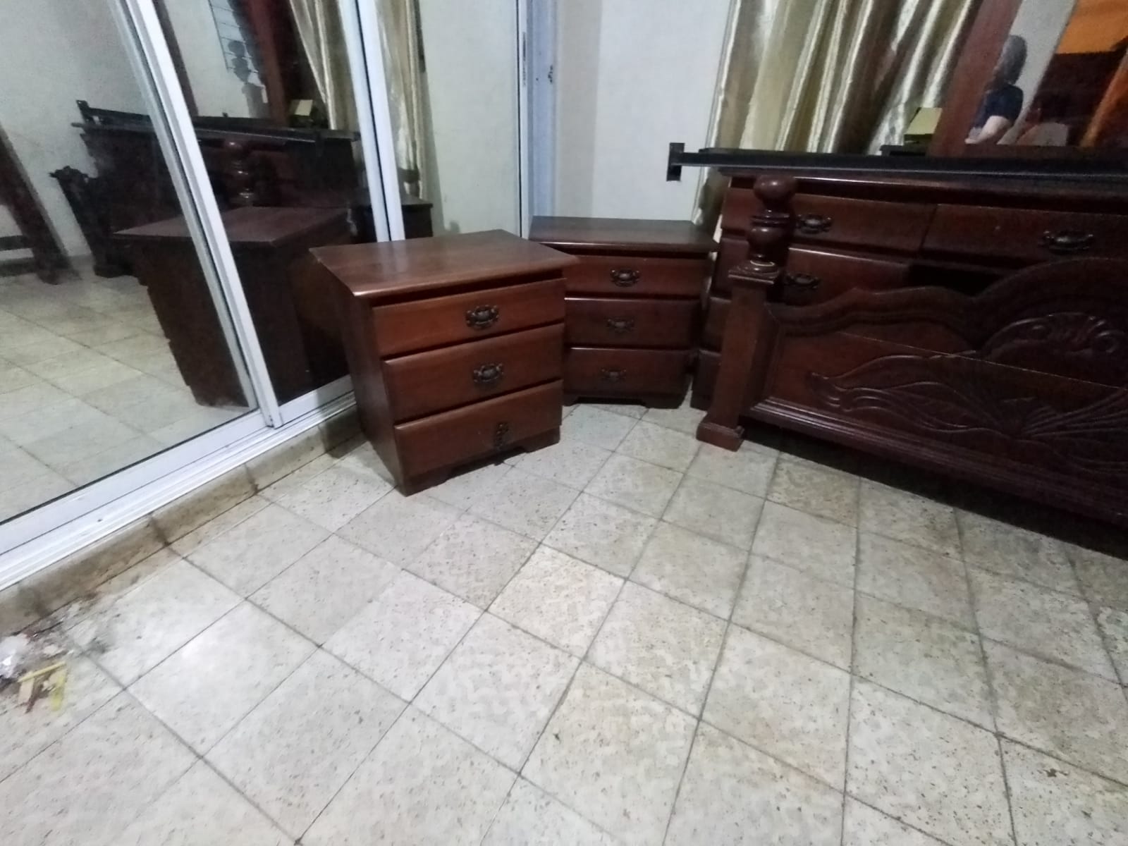 Juego de cuartohabitaciónaposento. En Caoba Centenaria Pura Foto 7306687-2.jpg