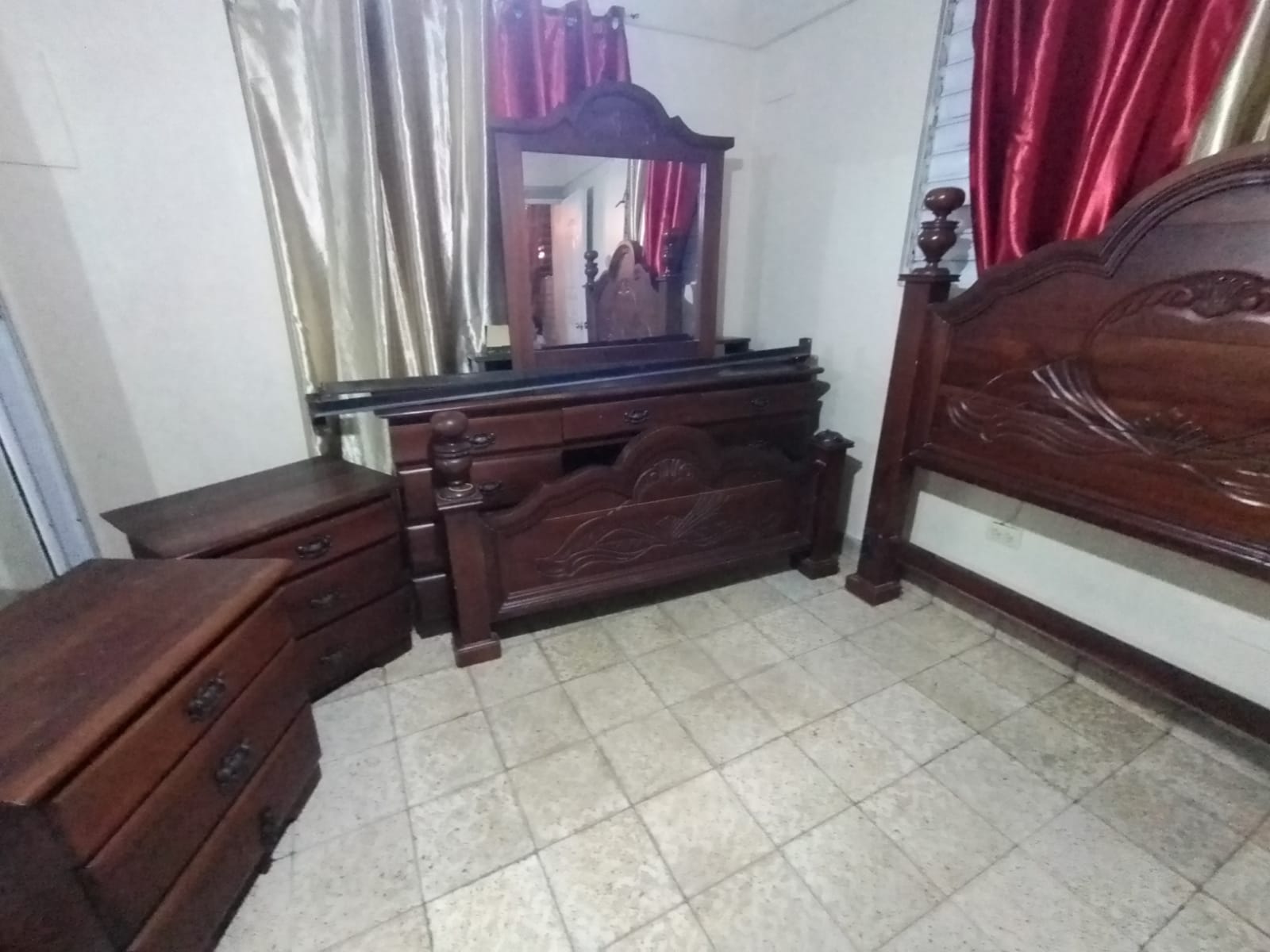 Juego de cuartohabitaciónaposento. En Caoba Centenaria Pura Foto 7306687-4.jpg