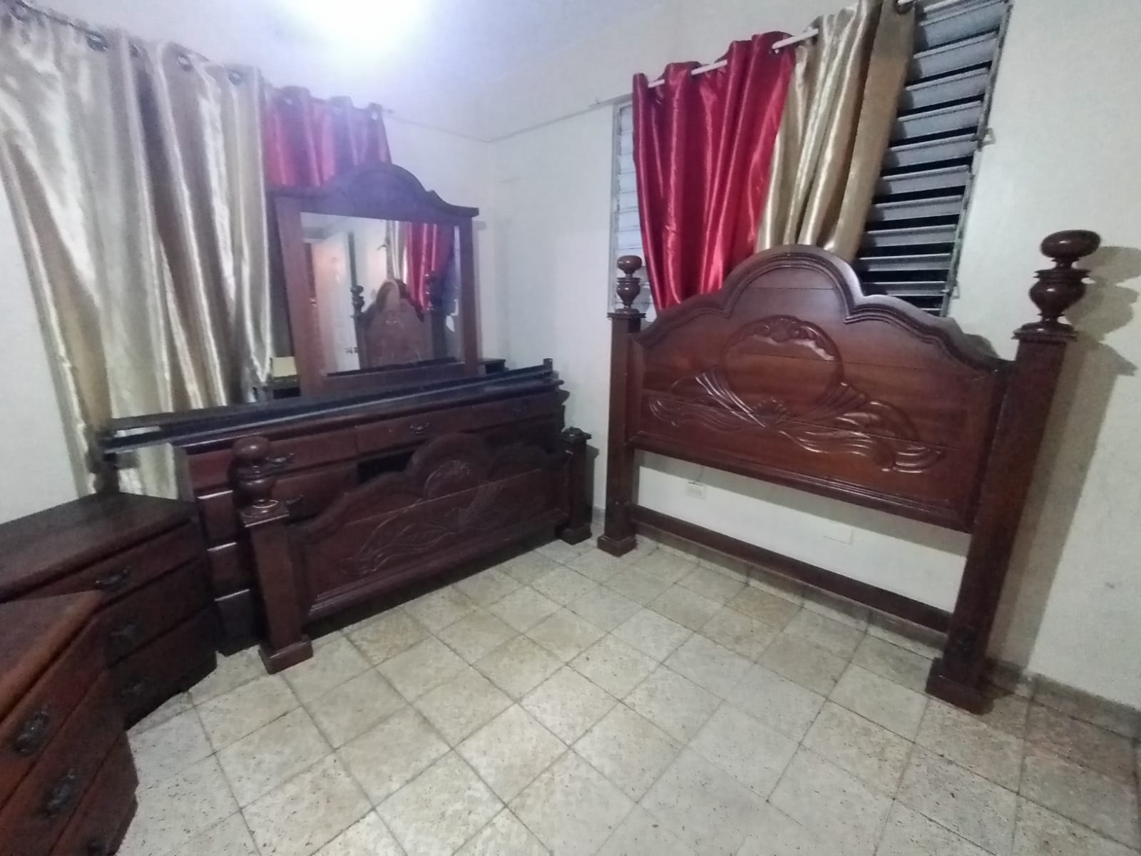 Juego de cuartohabitaciónaposento. En Caoba Centenaria Pura Foto 7306687-9.jpg