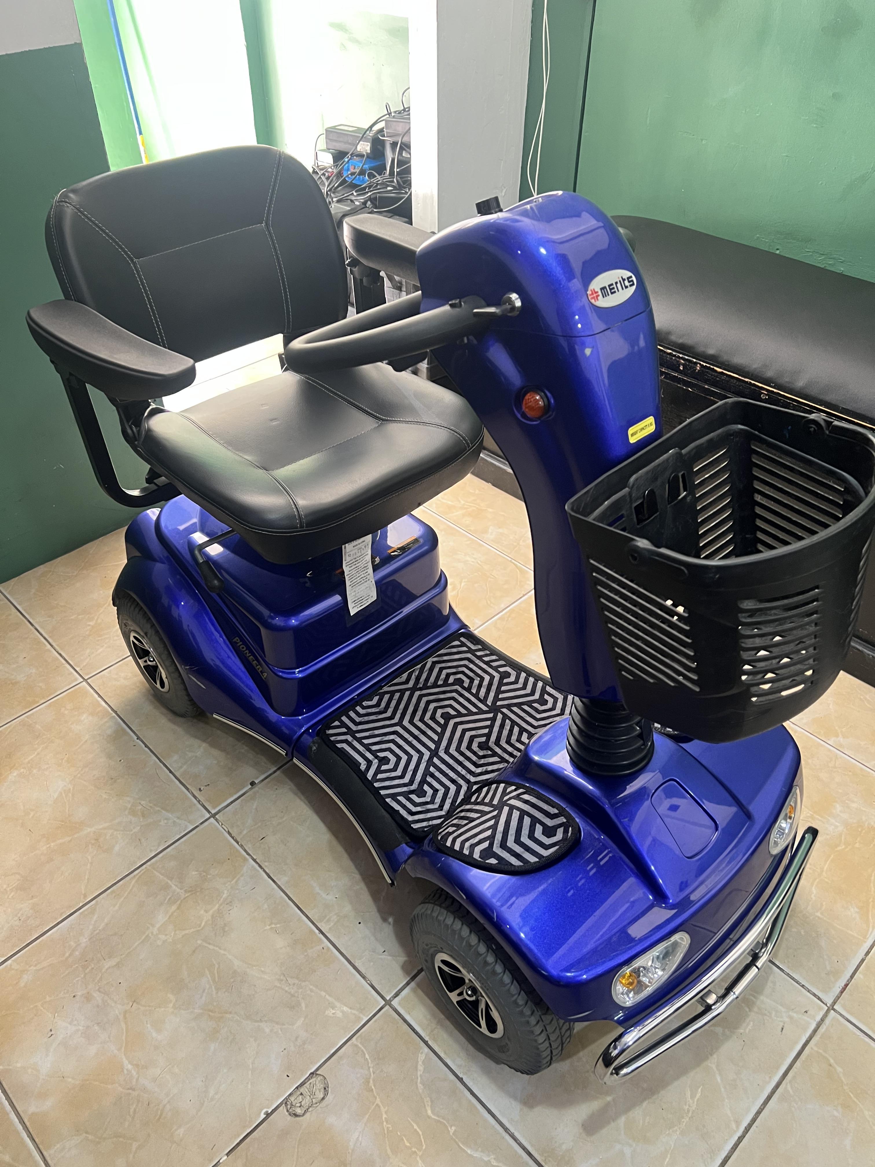 Silla de rueda electrica scooter Foto 7306808-3.jpg
