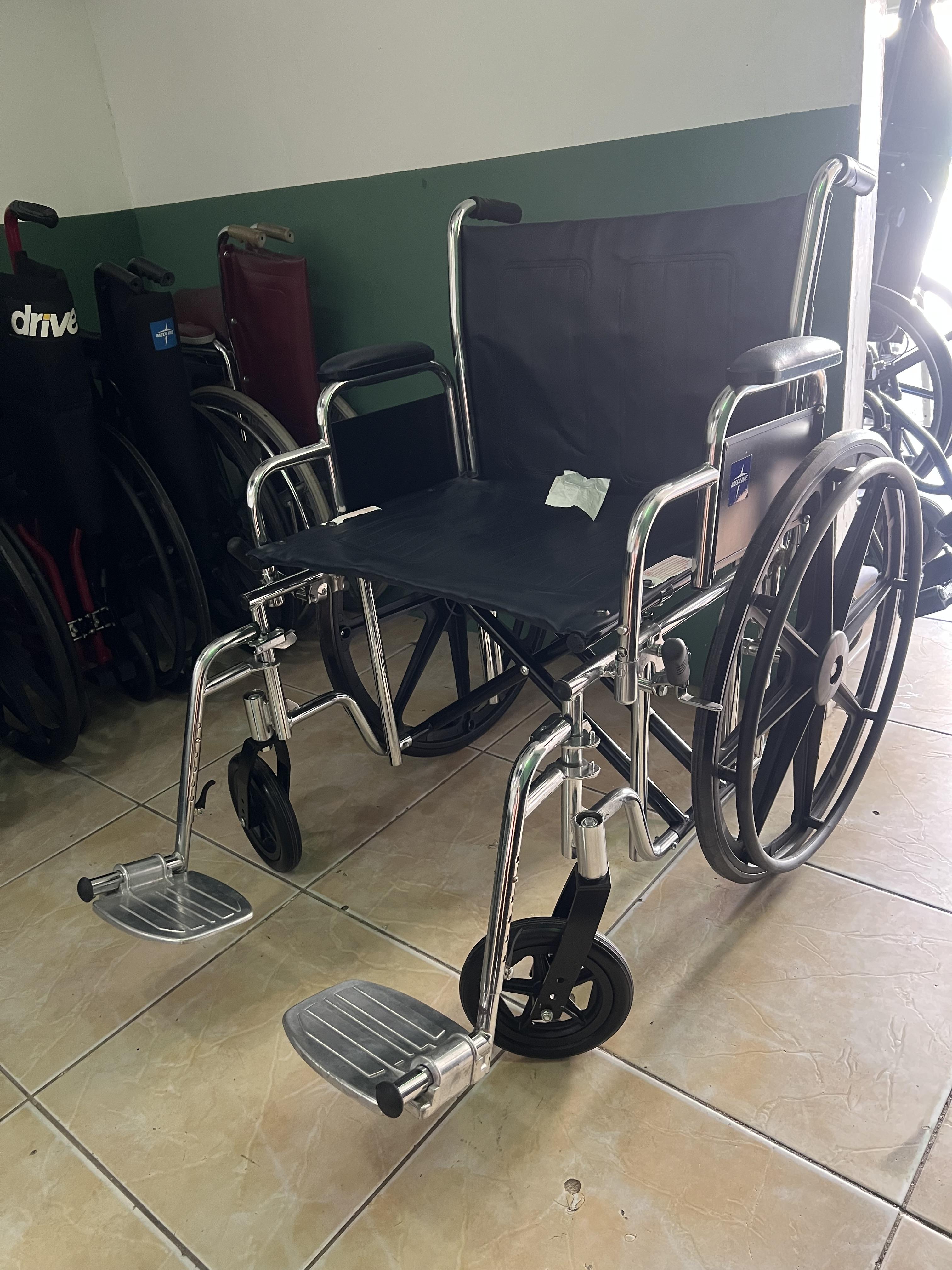 Silla de ruedas extra grande para personas con sobre peso Foto 7306810-3.jpg