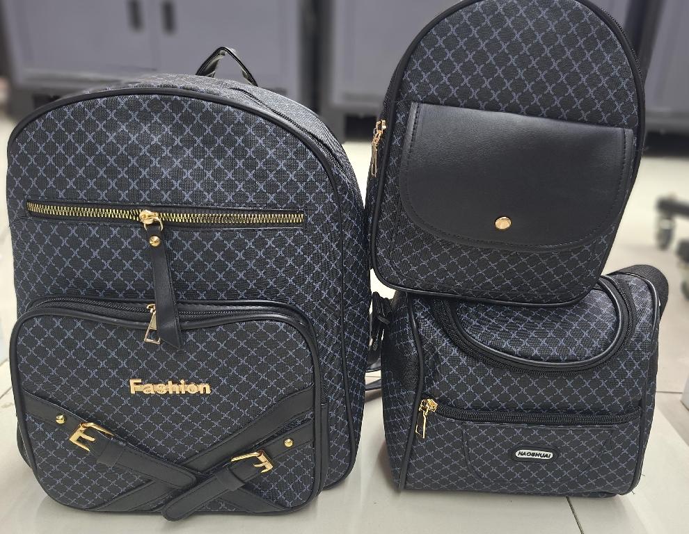 Mochilas de mujeres en juegos  Foto 7307269-1.jpg