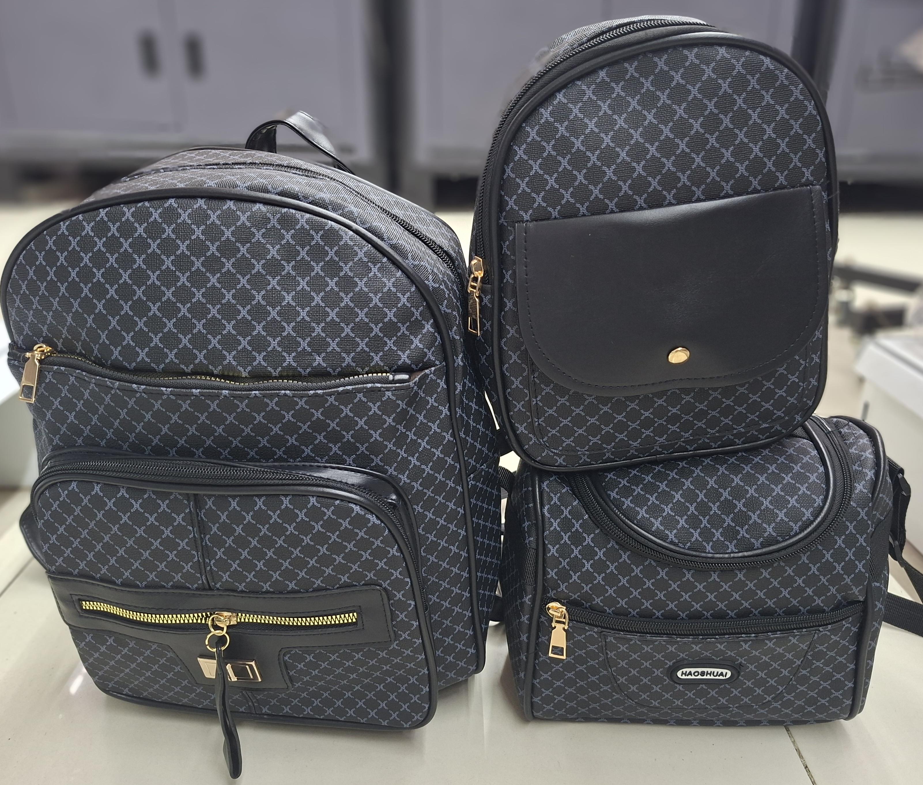 Mochilas de mujeres en juegos  Foto 7307269-2.jpg