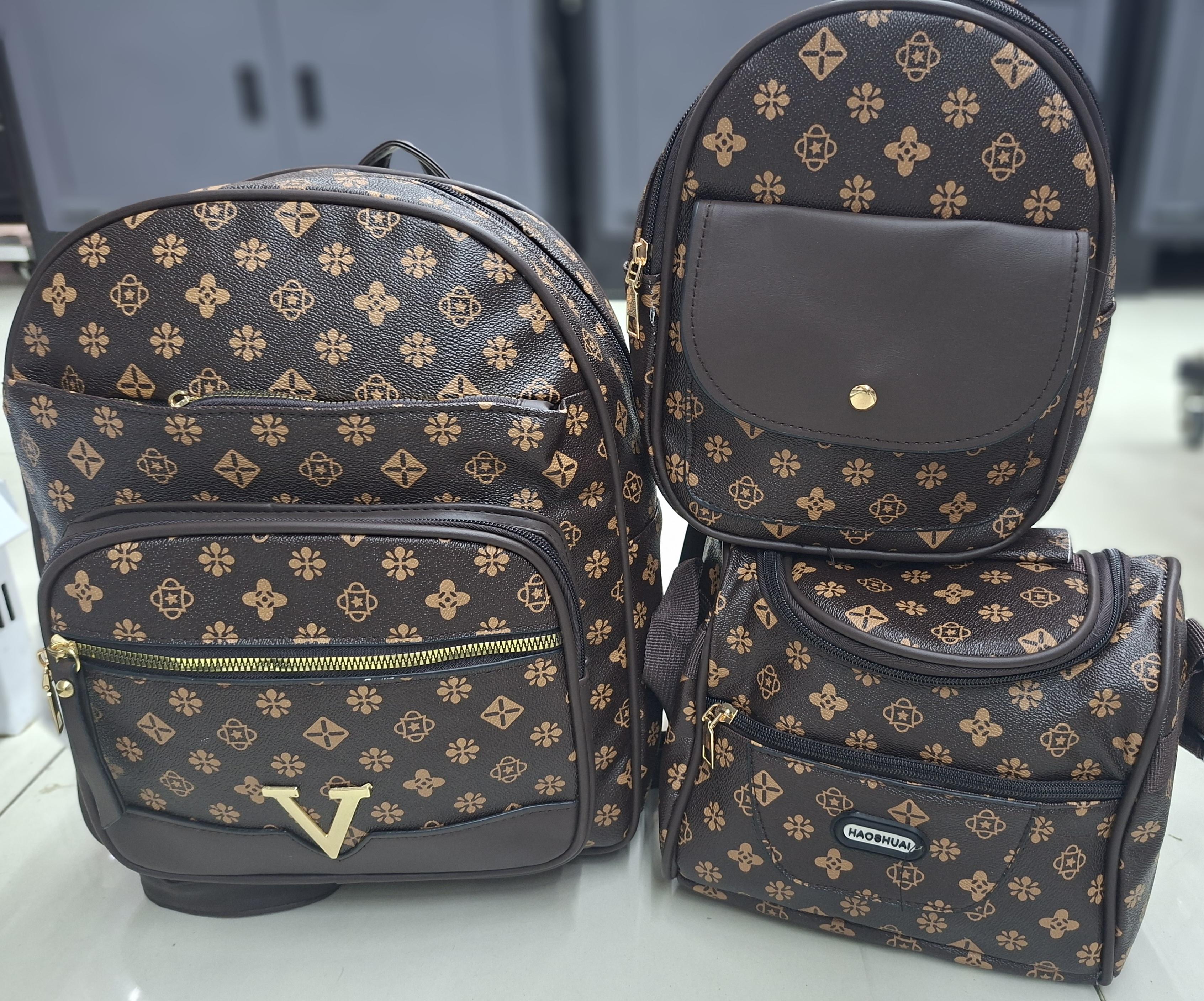 Mochilas de mujeres en juegos  Foto 7307269-3.jpg