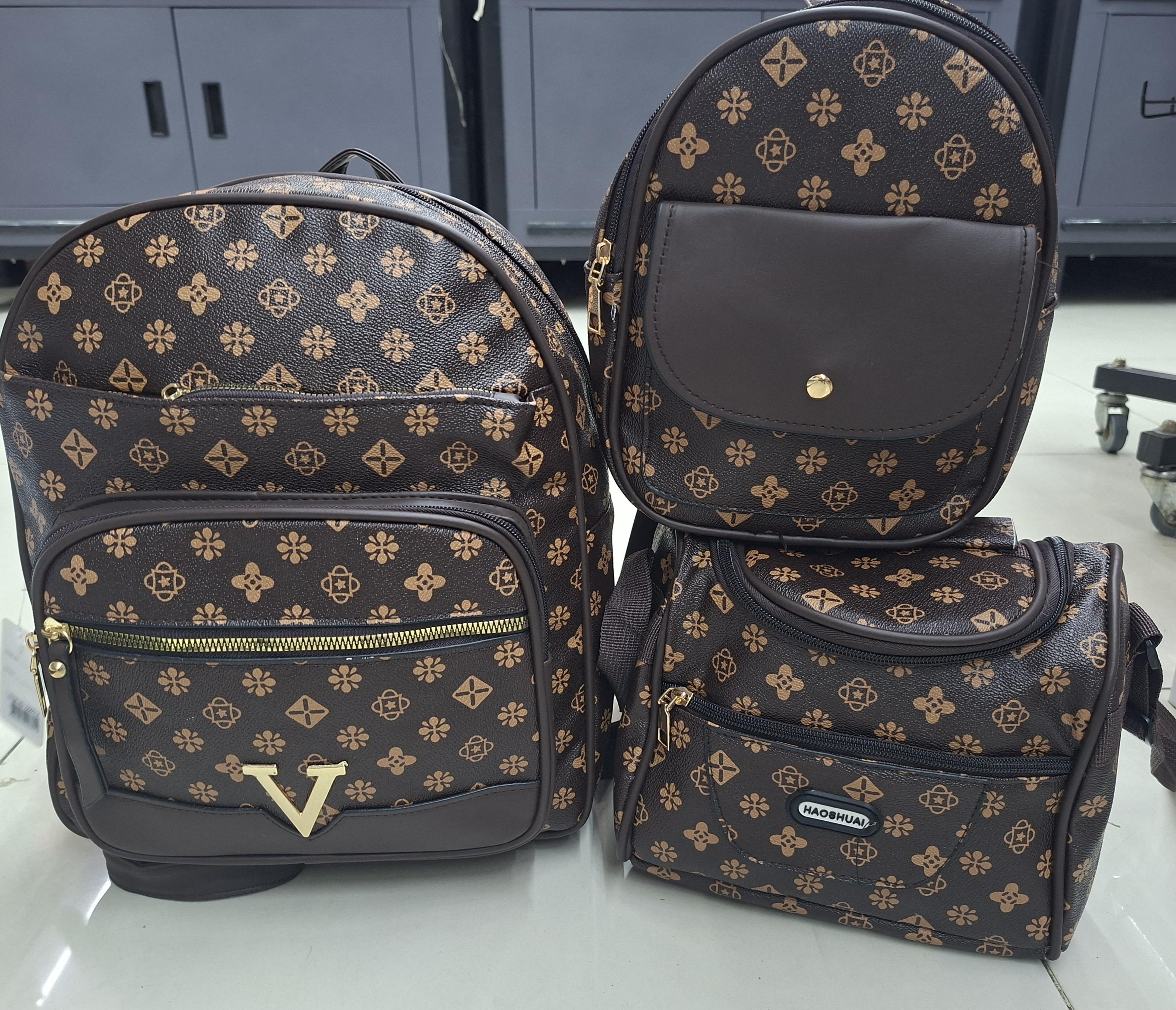 Mochilas de mujeres en juegos  Foto 7307269-4.jpg