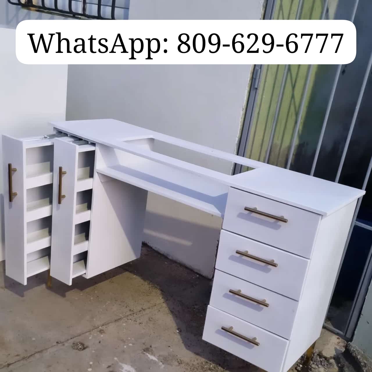Se Venden Mesas de Uñas con Tope en Cristal y Exibidores de Esmaltes P Foto 7307365-5.jpg