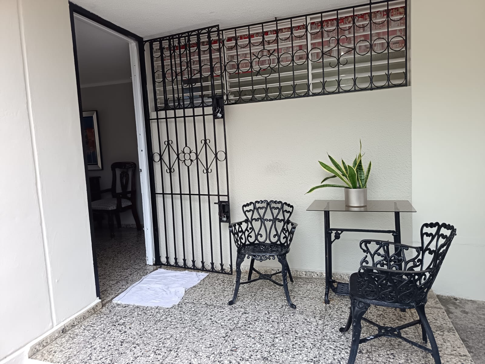 Amplia Casa con Patio en Urbanización Tropical – 340 m en Zona Estraté Foto 7307422-3.jpg