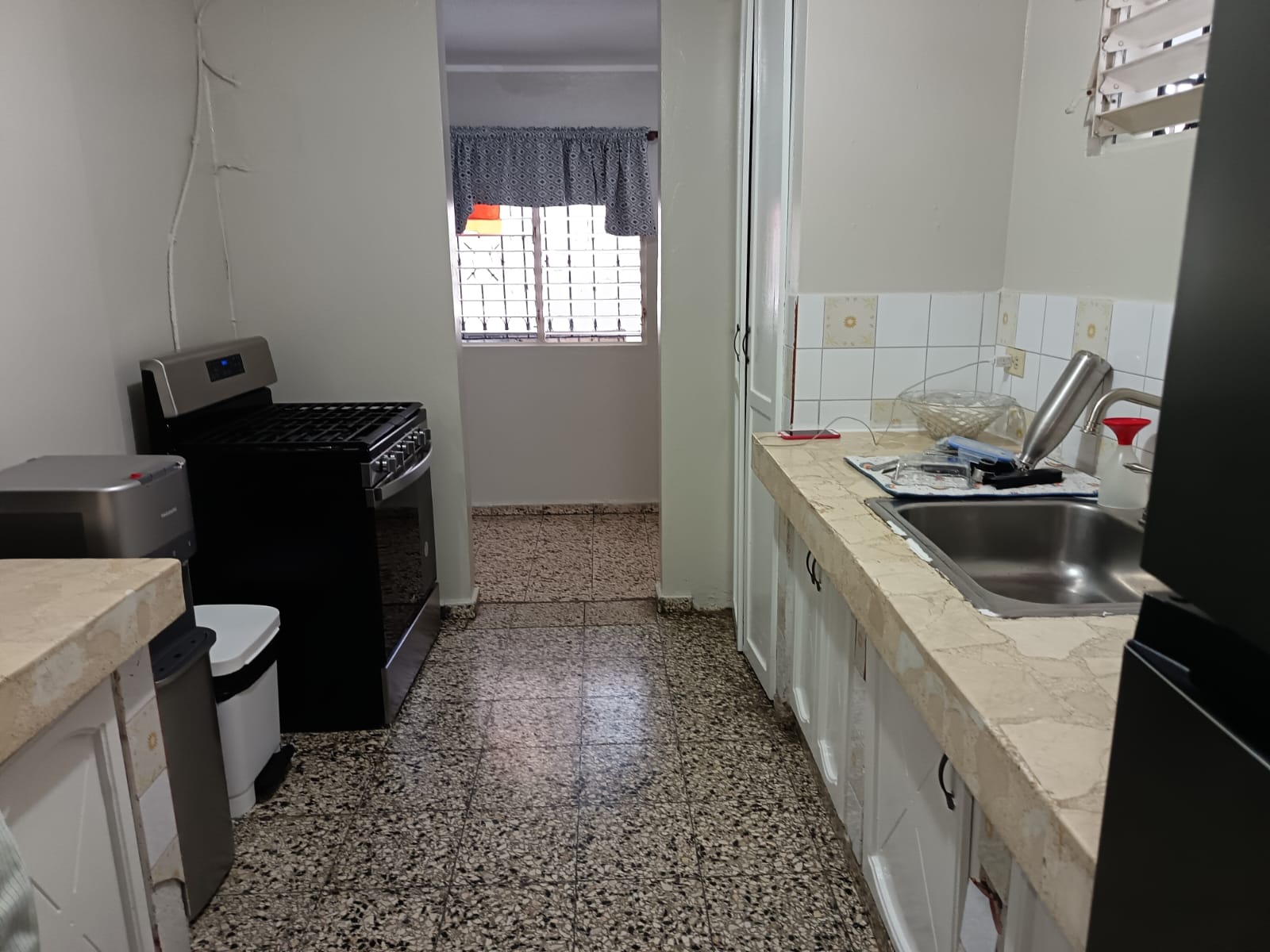 Amplia Casa con Patio en Urbanización Tropical – 340 m en Zona Estraté Foto 7307422-4.jpg