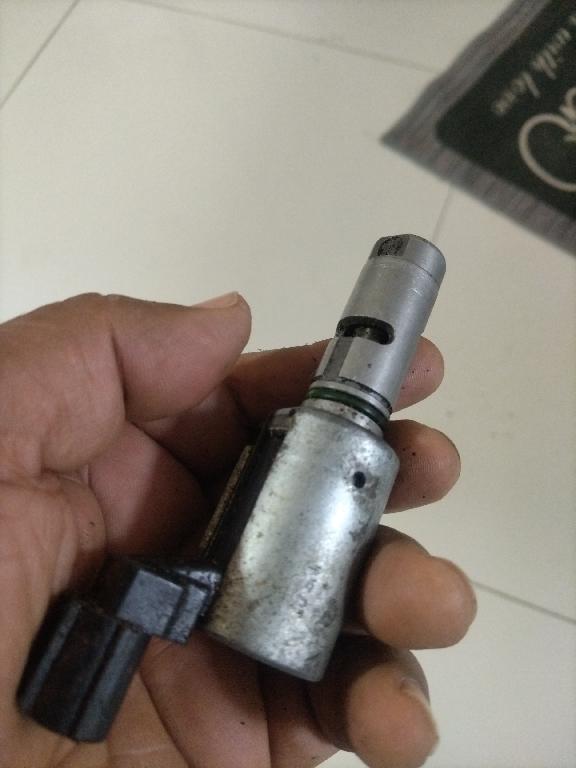 Válvula solenoide de control de aceite del árbol de levas Ford escape  Foto 7307990-1.jpg