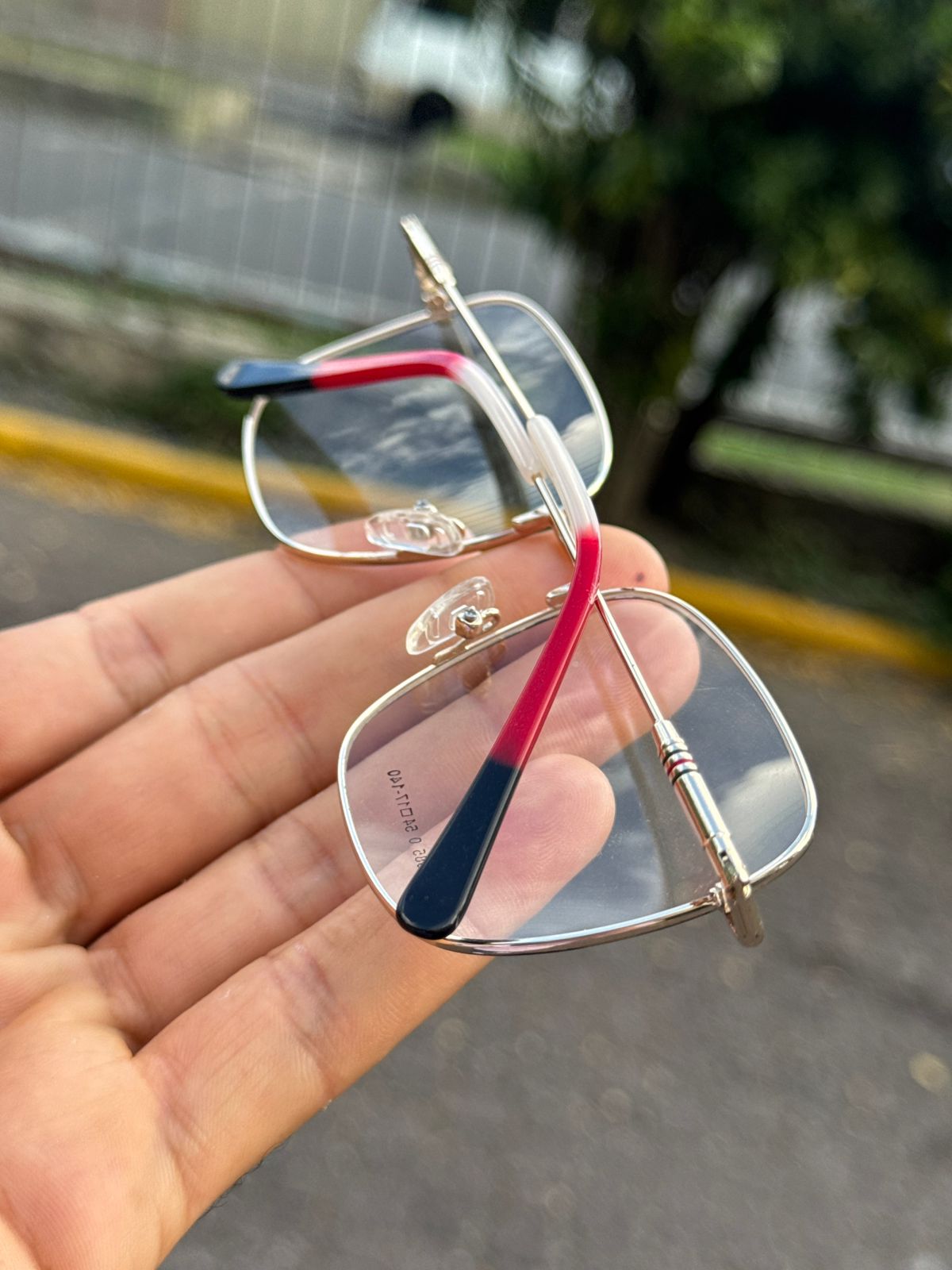 ???? Protege tu vista con estilo! Monturas modernas para lentes gradu Foto 7307994-1.jpg