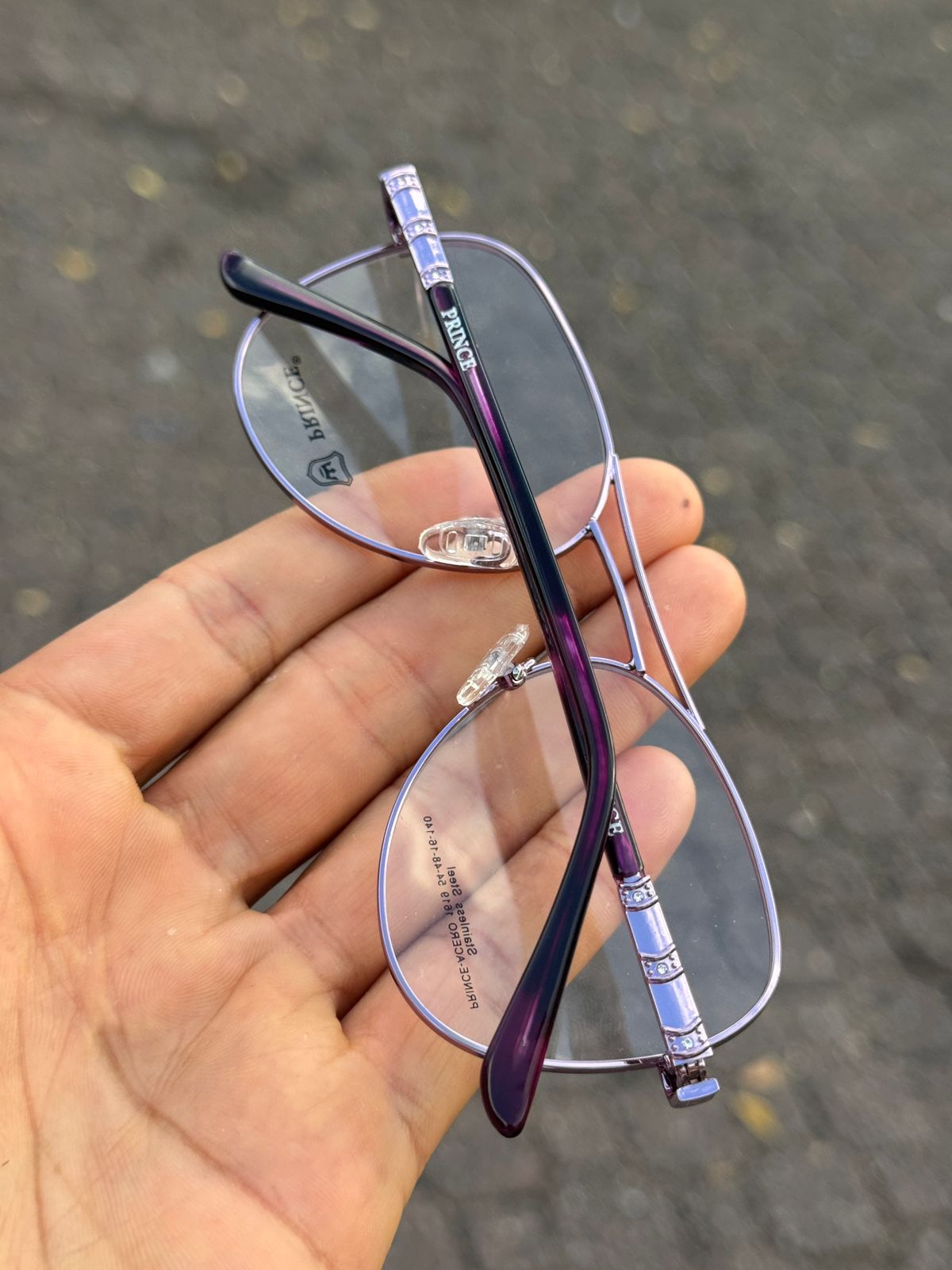 ???? Protege tu vista con estilo! Monturas modernas para lentes gradu Foto 7307995-3.jpg