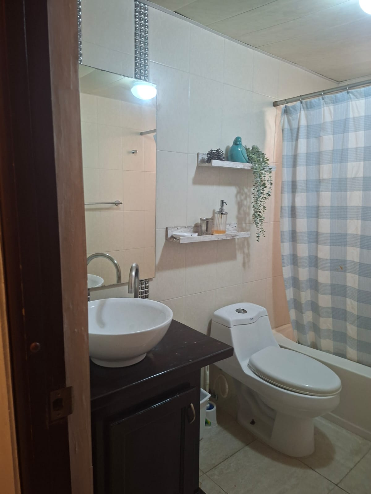 ALQUILER APARTAMENTO AMUEBLADO – BELLA VISTA SANTO DOMINGO a una esqui Foto 7308129-3.jpg