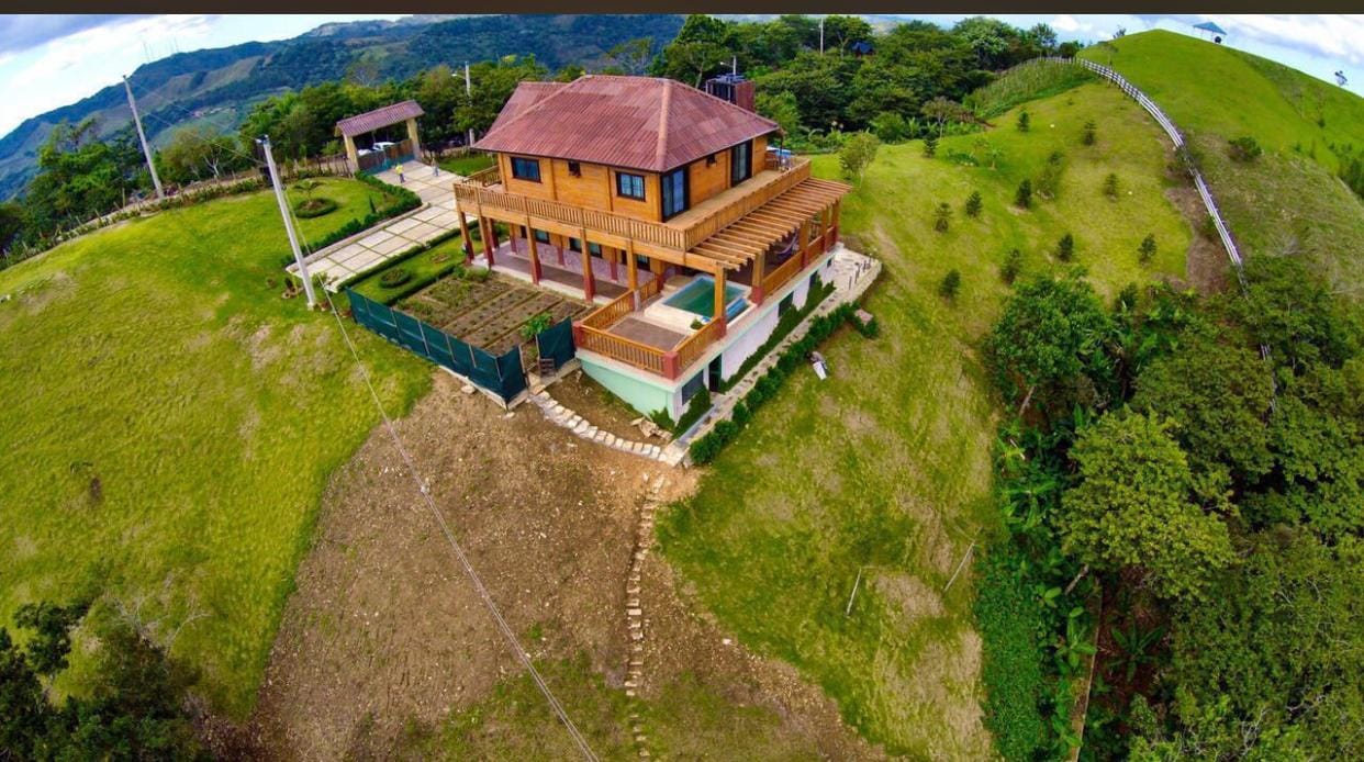 Finca de 13 tareas con casa campestre moderna de madera en Villa Trina Foto 7308290-1.jpg