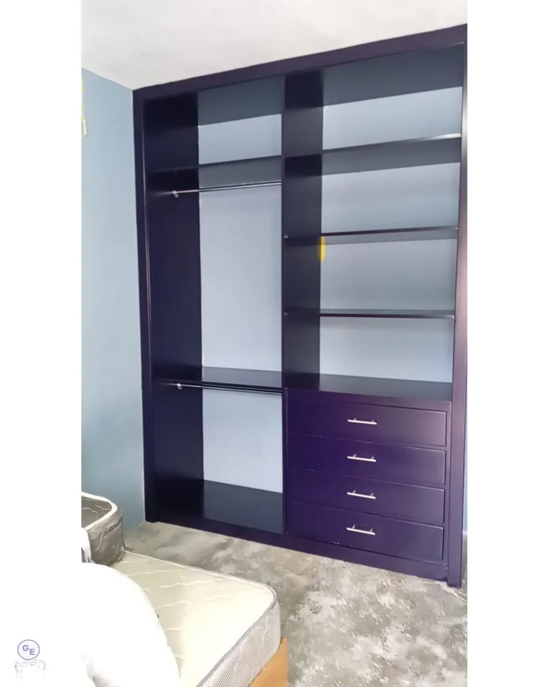 Closet con gavetas y colgador moderno  Foto 7308575-3.jpg