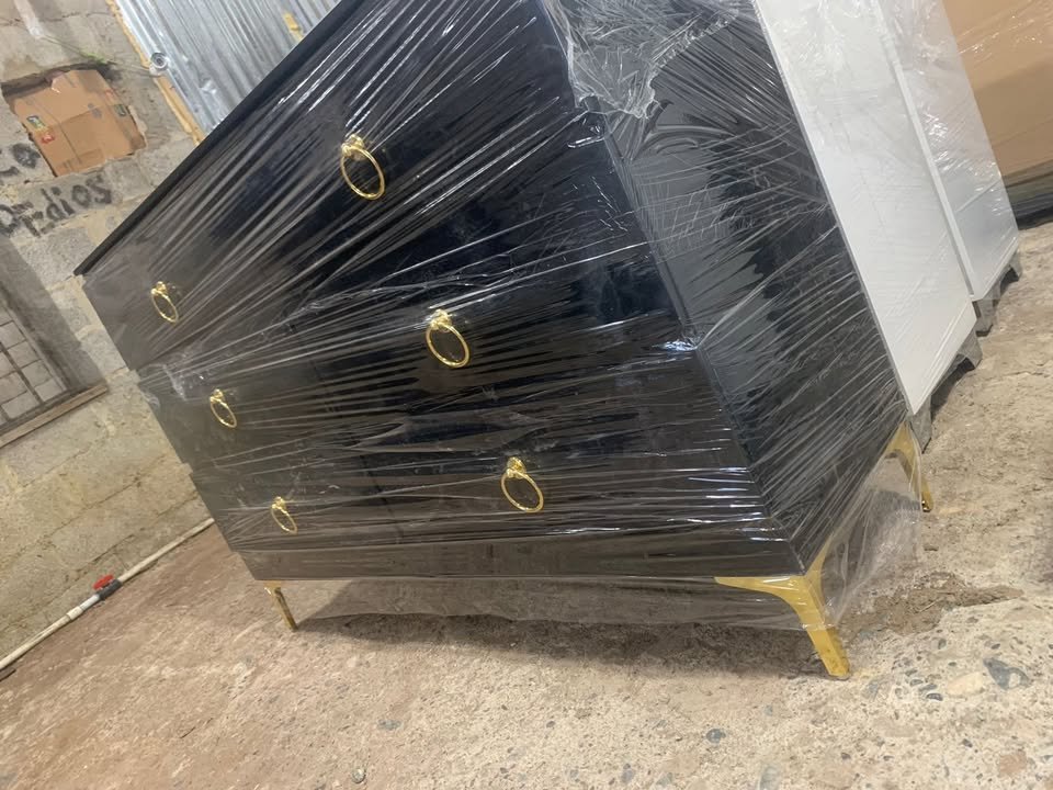 Mueble para guarda ropa con gavetas negro con dorado  Foto 7308625-2.jpg