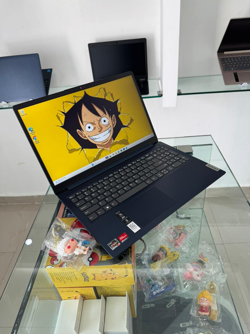 ????Laptop Lenovo Ideapad 15 - Ryzen 5 7ma Gen - 8 GB RAM - 256 GB SSD Foto 7309229-3.jpg