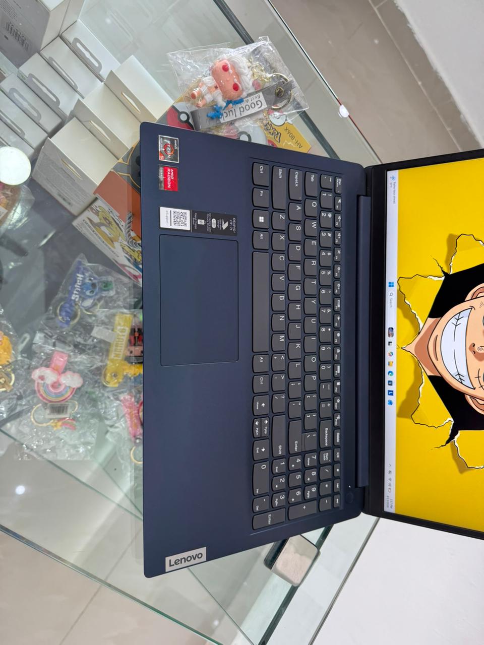 ????Laptop Lenovo Ideapad 15 - Ryzen 5 7ma Gen - 8 GB RAM - 256 GB SSD Foto 7309229-4.jpg