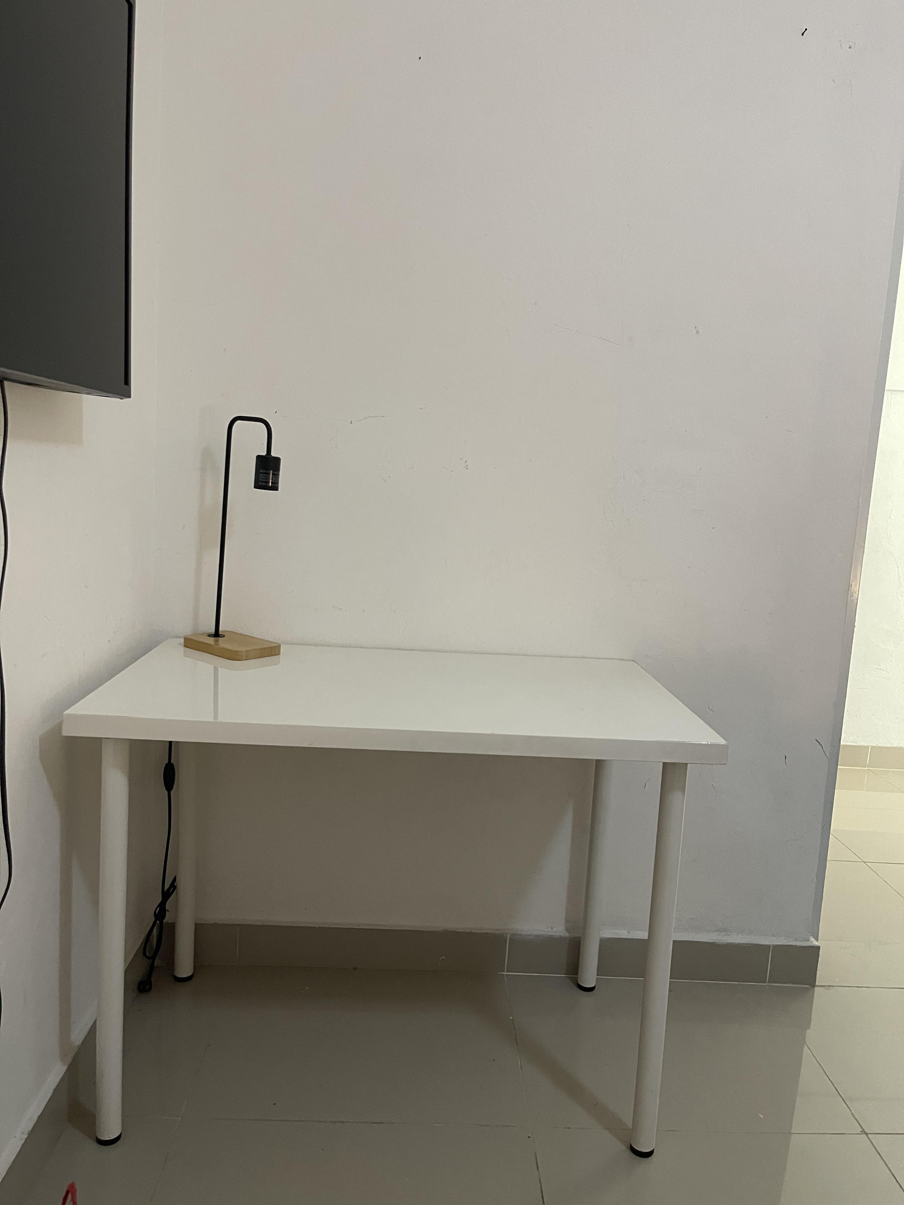 Se vende escritorio blanco para trabajar o estudiar Foto 7309625-2.jpg