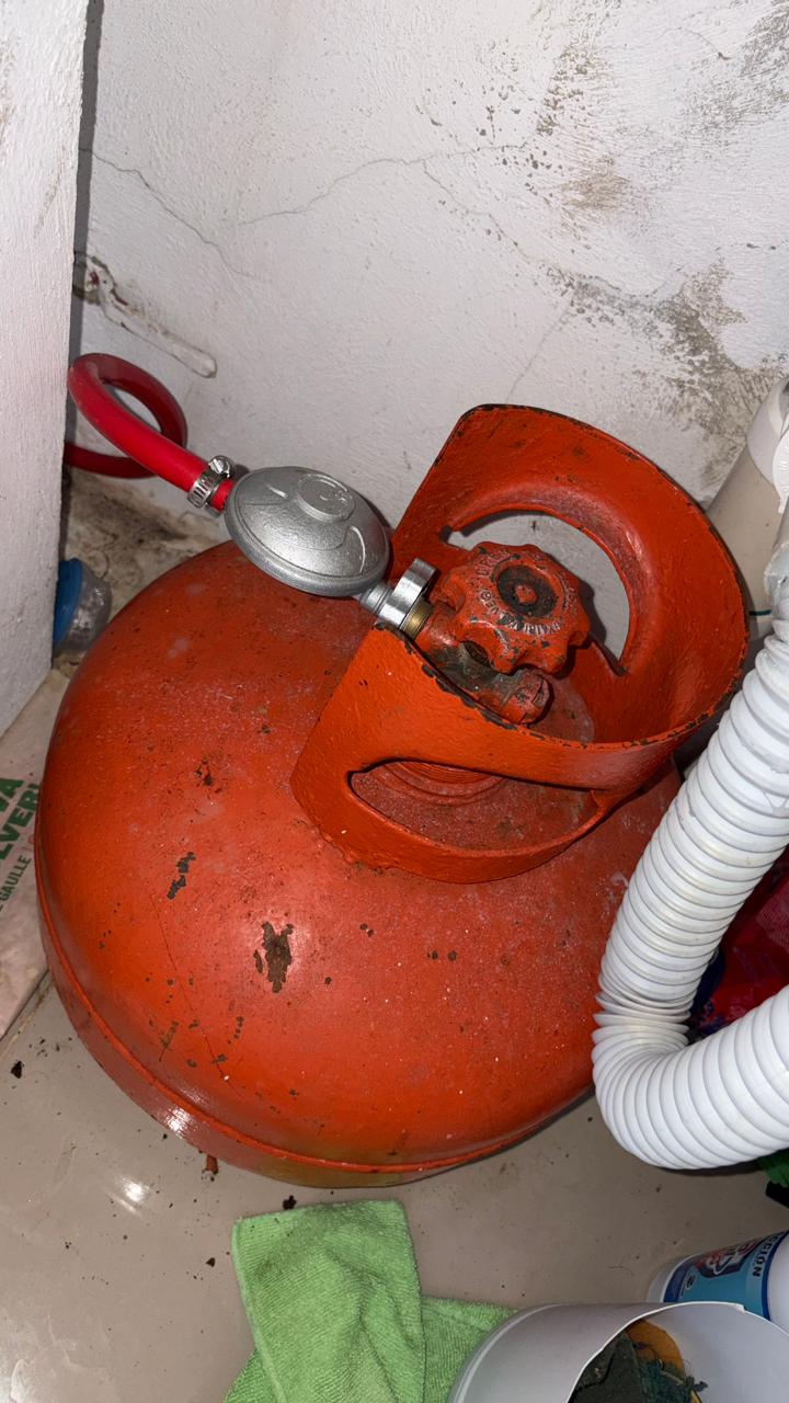 Vendo cilindro de Gas y manguera 12 pies  Foto 7309635-1.jpg