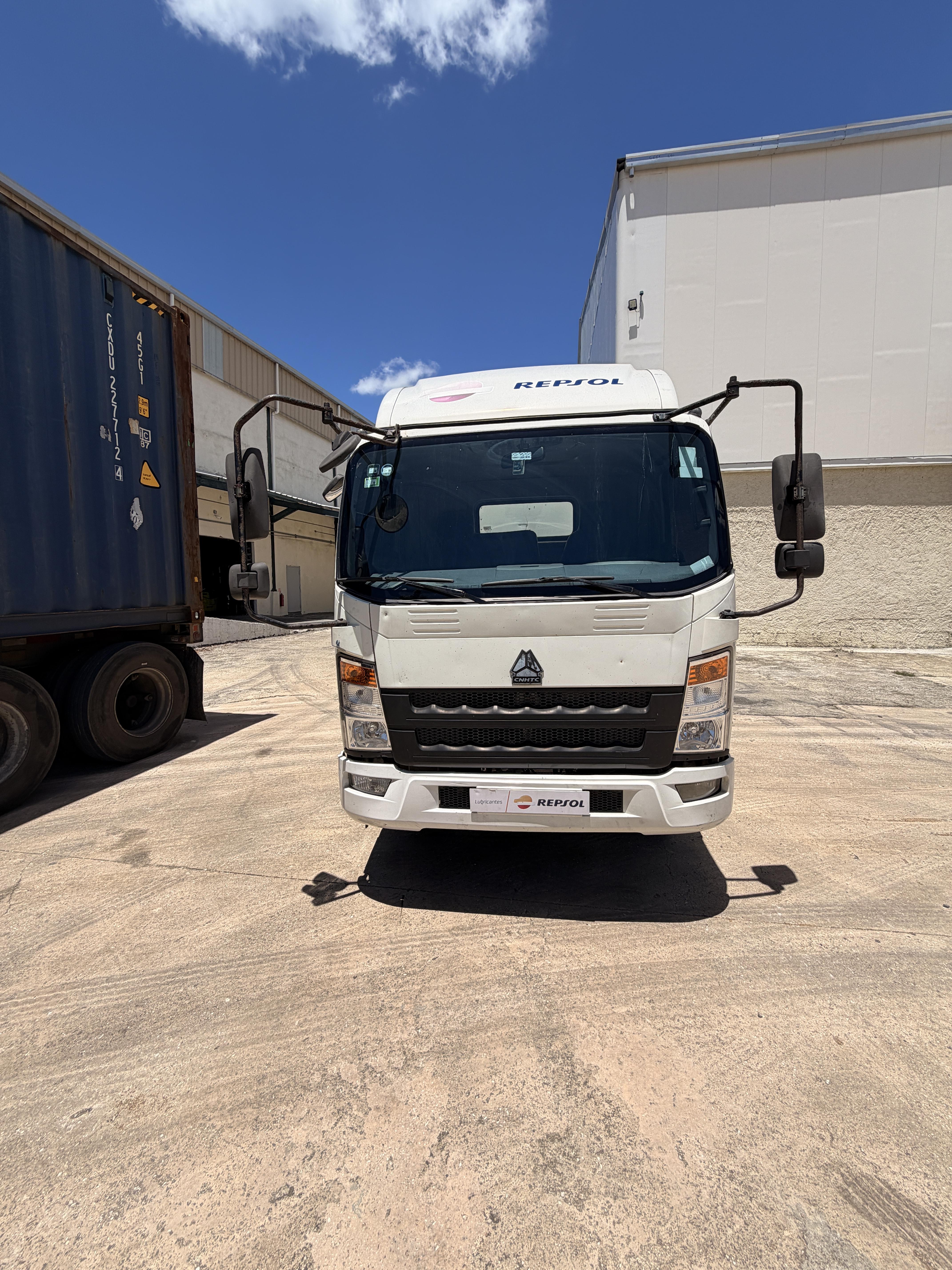 Camión furgón SINOTRUK HOWO Listo para trabajar. Foto 7309763-1.jpg