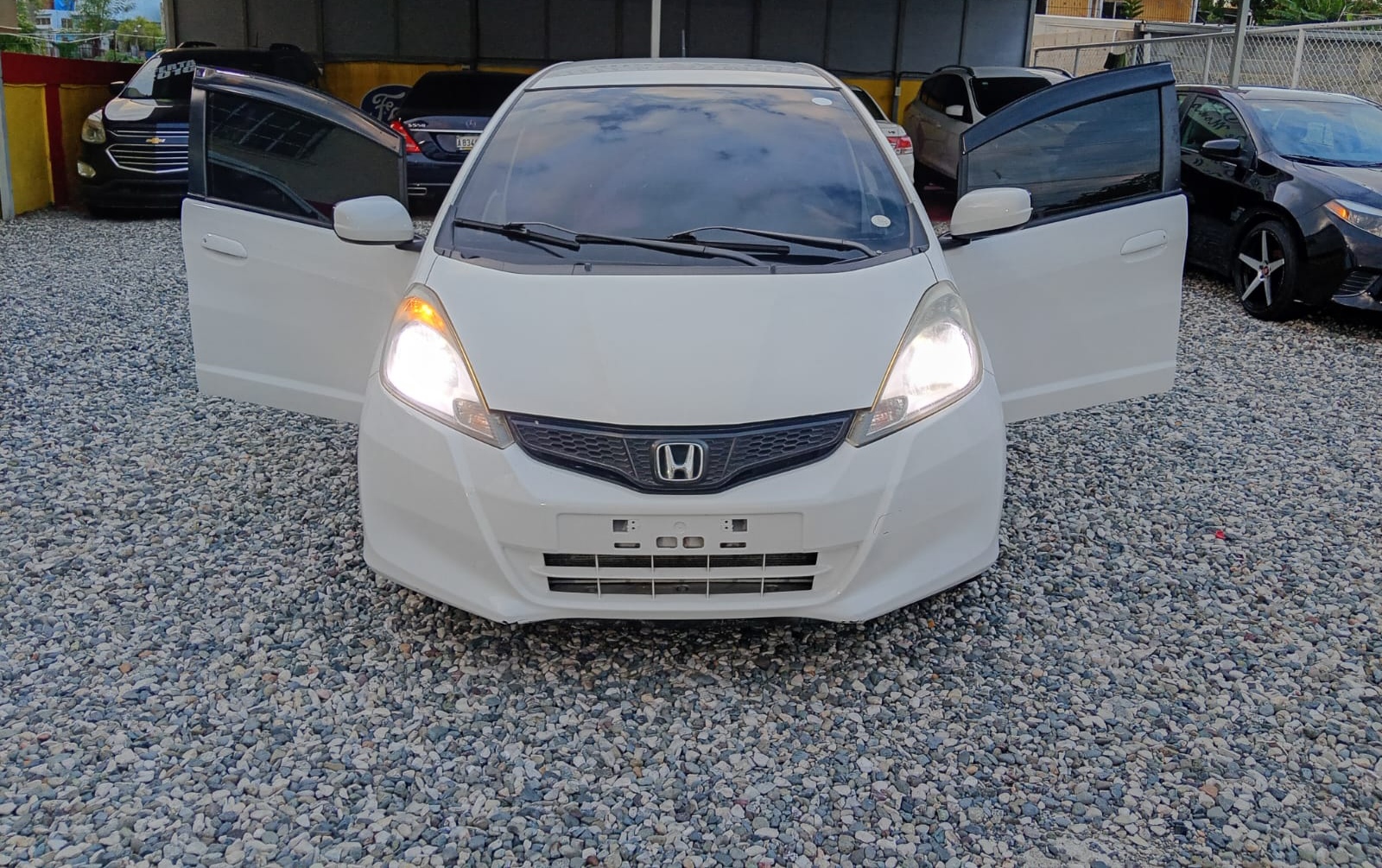 HONDA FIT 2013 SIN DETALLES GOMAS NUEVAS  INTERIOR IMPECABLE PRECIO485 Foto 7309780-1.jpg