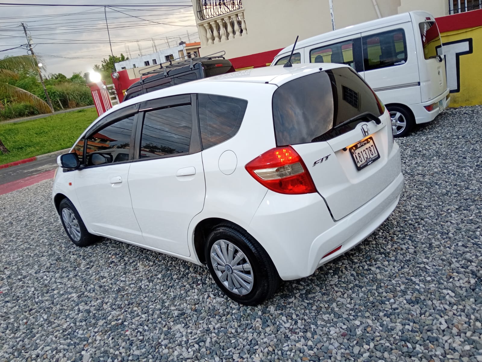HONDA FIT 2013 SIN DETALLES GOMAS NUEVAS  INTERIOR IMPECABLE PRECIO485 Foto 7309780-3.jpg
