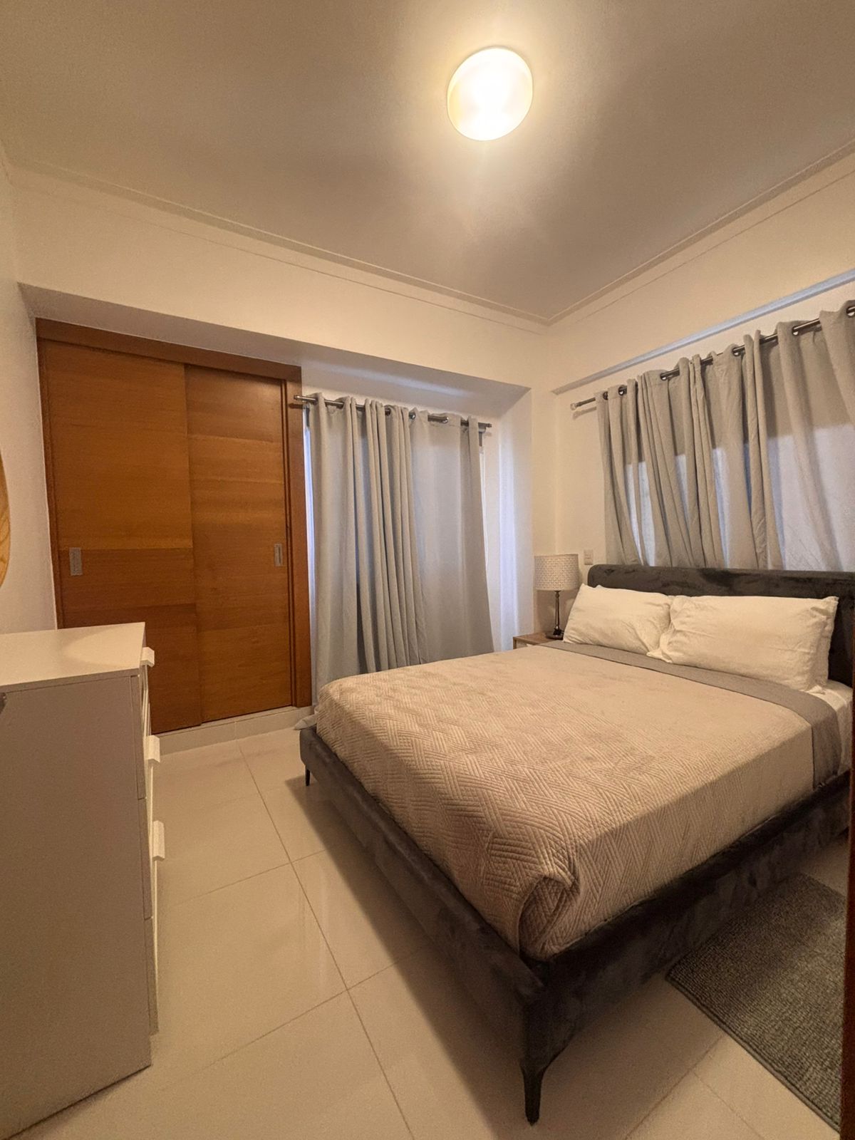 Apartamento en alquiler full amueblado ????Evaristo morales  Torre fam Foto 7309795-11.jpg