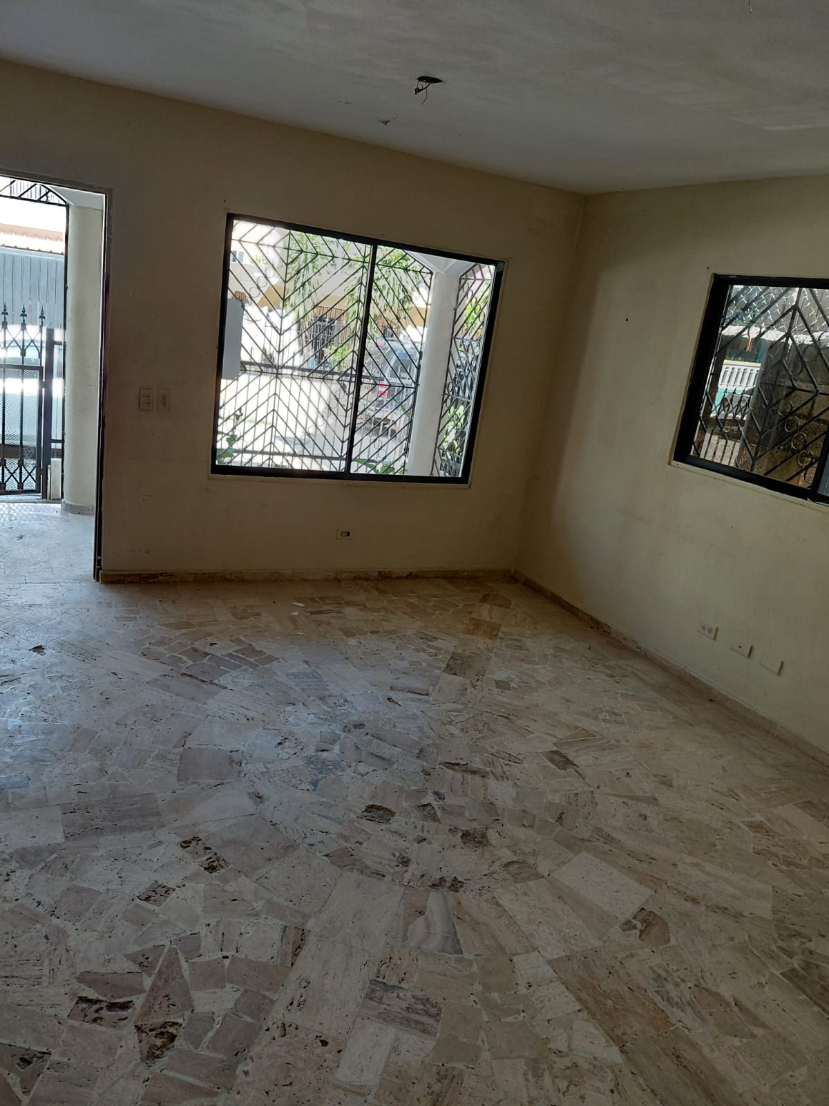 ️ Vendo Amplia Casa en el  ????Km. 14 Autopista Duarte  180 de constr Foto 7309981-4.jpg