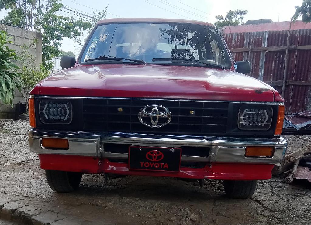 Toyota Hilux 86  en Santo Domingo Oeste Foto 7310008-1.jpg