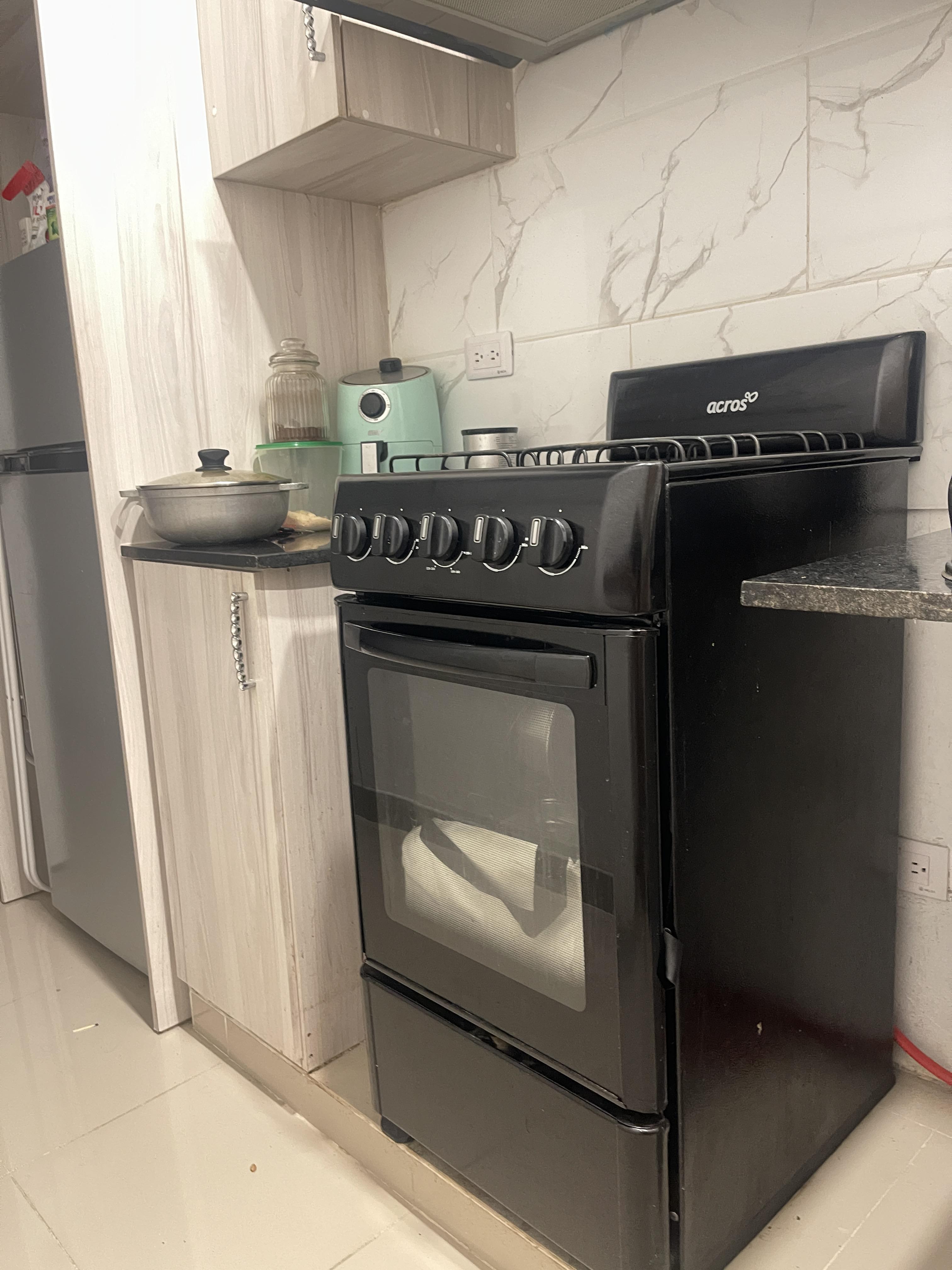 Se vende estufa de 4 hornillas con horno Foto 7310120-2.jpg