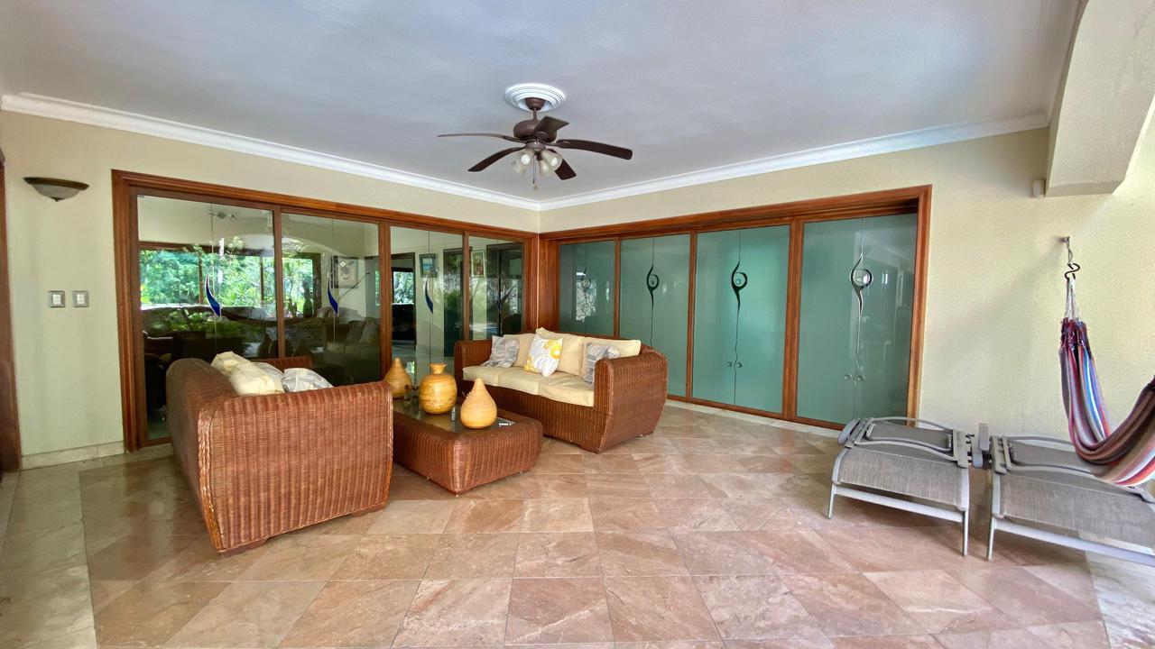 Vendo Imponente Mansión en Cuesta Hermosa II 5 HABS. 1000 Mts.2 Patio  Foto 7310169-3.jpg