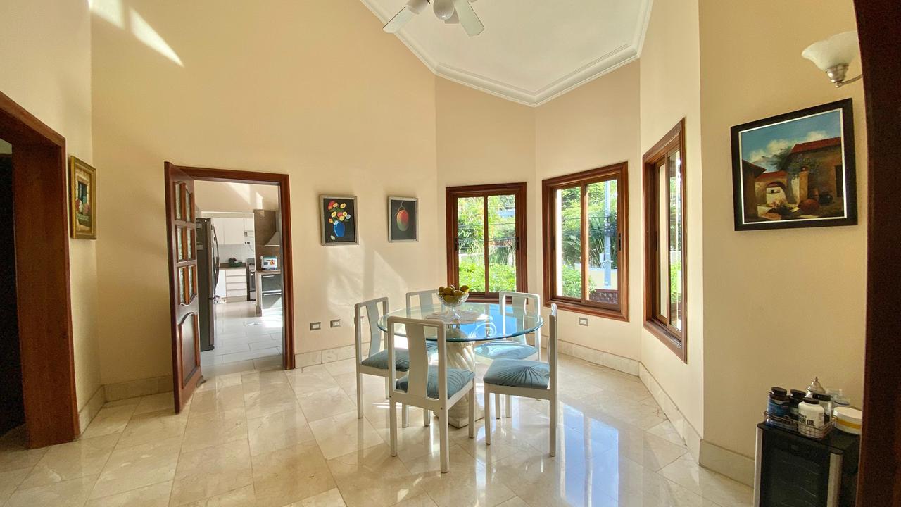 Vendo Imponente Mansión en Cuesta Hermosa II 5 HABS. 1000 Mts.2 Patio  Foto 7310169-4.jpg