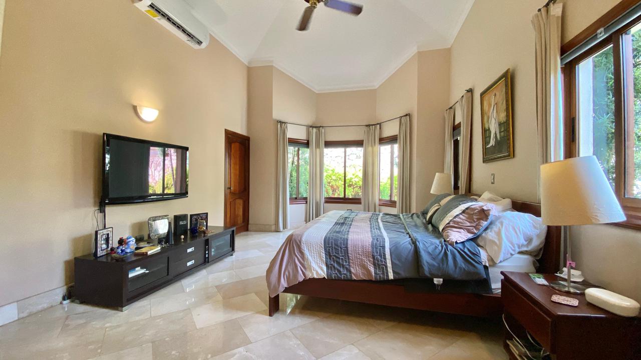 Vendo Imponente Mansión en Cuesta Hermosa II 5 HABS. 1000 Mts.2 Patio  Foto 7310169-6.jpg