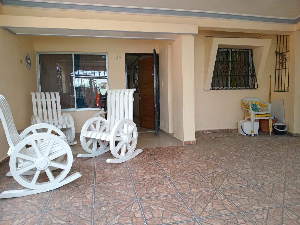 Se vende casa de 2 niveles en Residencial Prados de Pantoja Santo Domi Foto 7310312-1.jpg