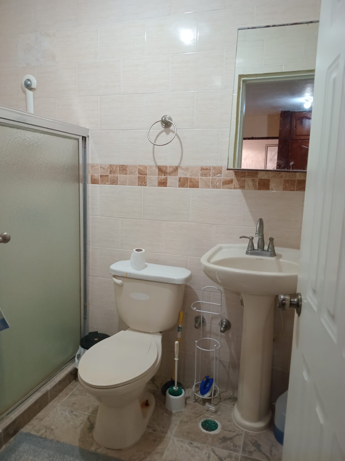 Se vende casa de 2 niveles en Residencial Prados de Pantoja Santo Domi Foto 7310312-15.jpg