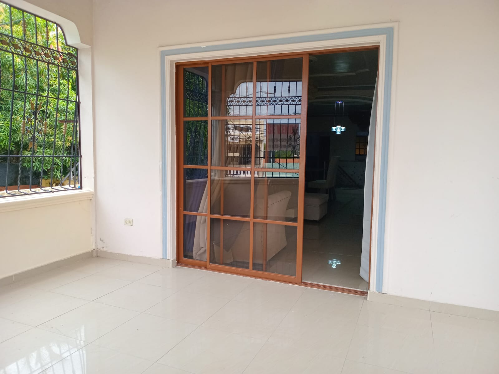 Se vende casa de 2 niveles en Residencial Prados de Pantoja Santo Domi Foto 7310312-2.jpg