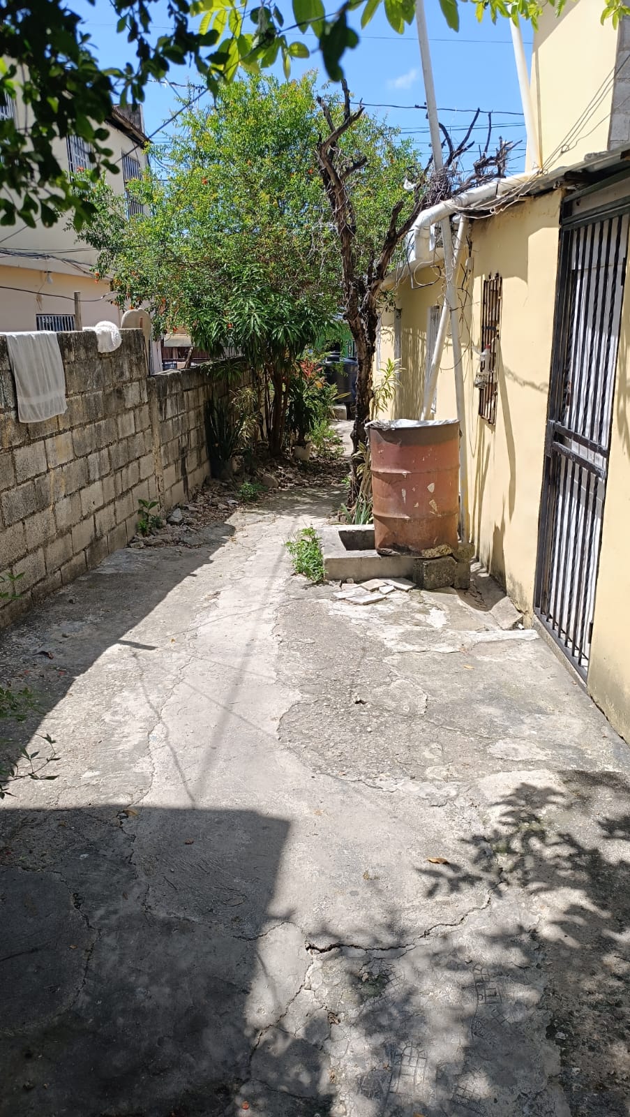 Se vende casas una normal media casa en la Segunda y demás parte atrás Foto 7310548-3.jpg