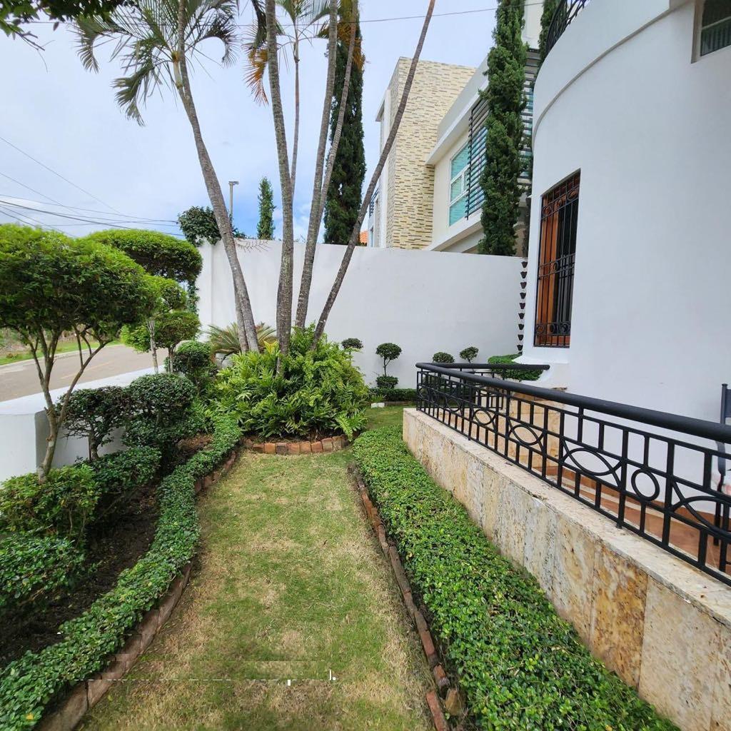 Oportunidad por motivo de viaje! Magnifica Casa en Santiago Foto 7310637-3.jpg