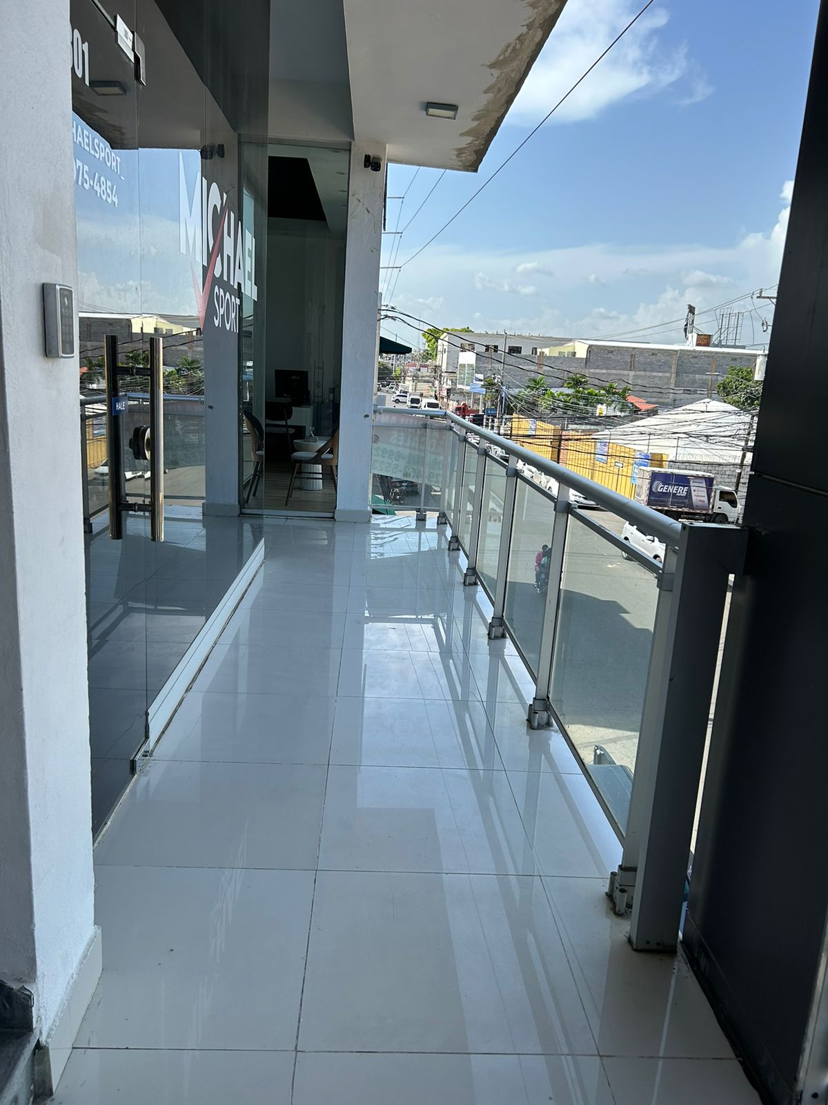 Local Comercial en Alquiler – El Millón Av. Dr. Defilló Foto 7310647-1.jpg