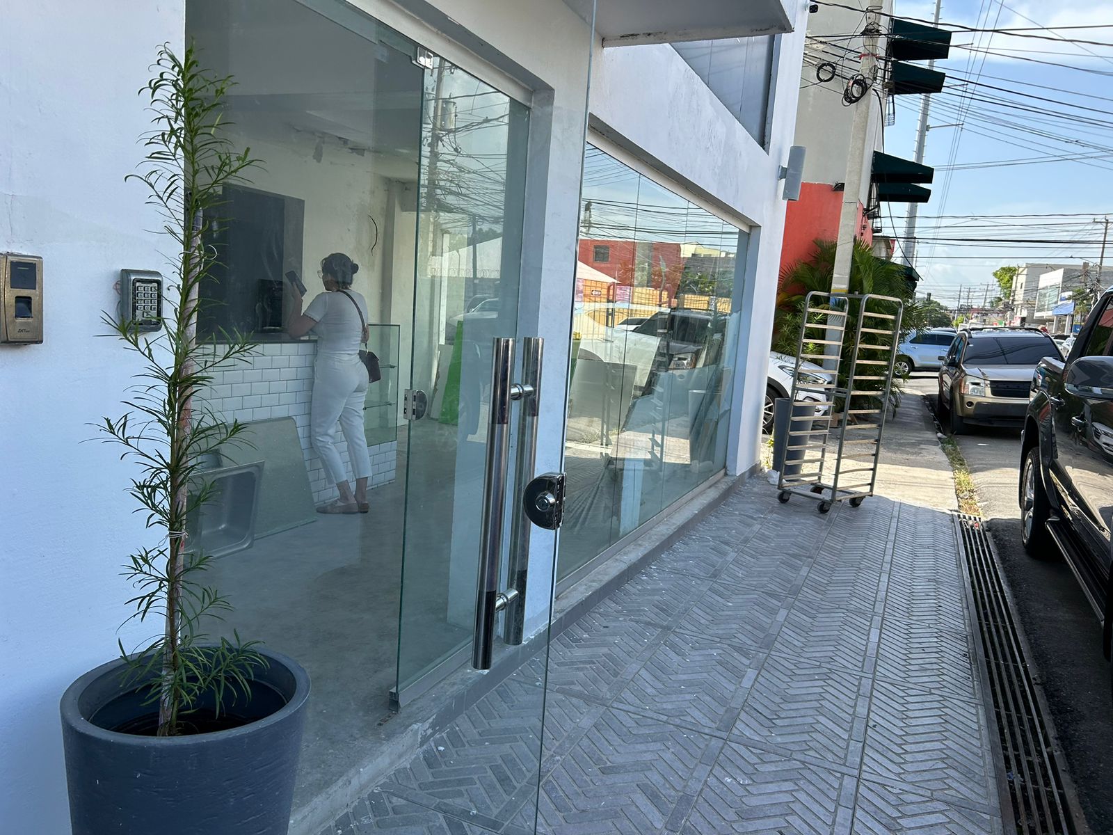Local Comercial en Alquiler – El Millón Av. Dr. Defilló Foto 7310647-3.jpg