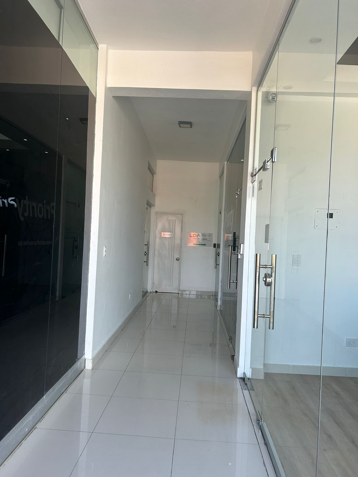 Local Comercial en Alquiler – El Millón Av. Dr. Defilló Foto 7310647-9.jpg